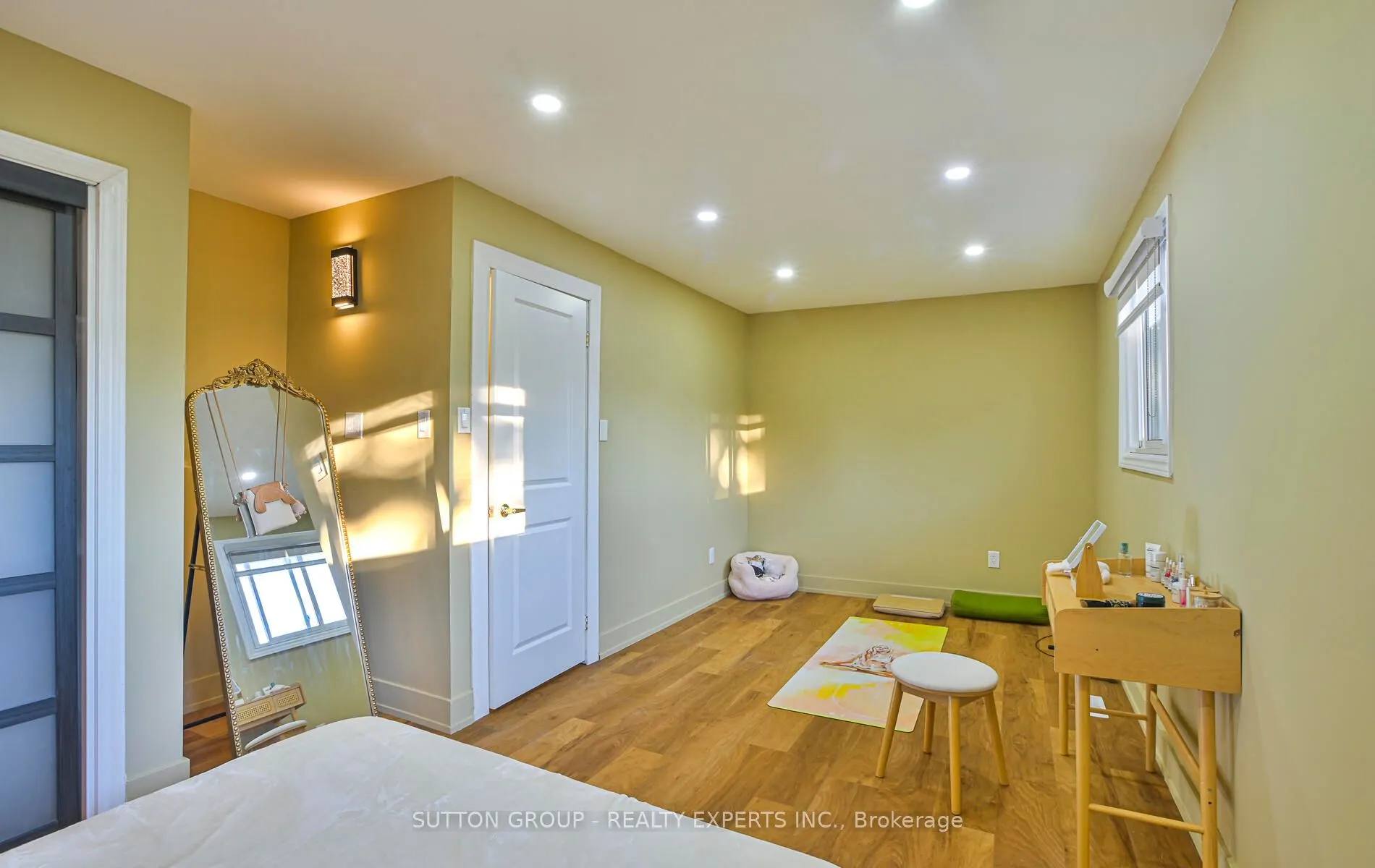 4322 Shelby Crescent