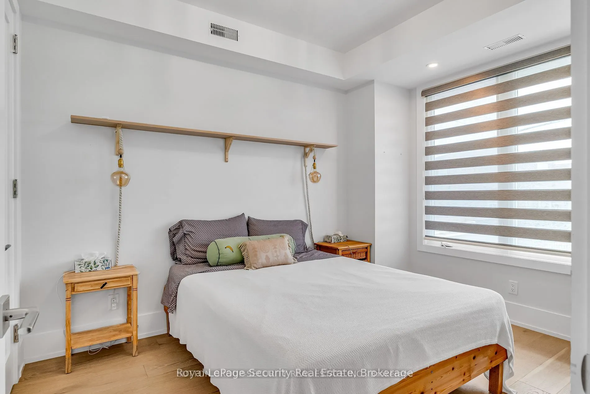 411 Blackthorn Avenue, #Main Floor