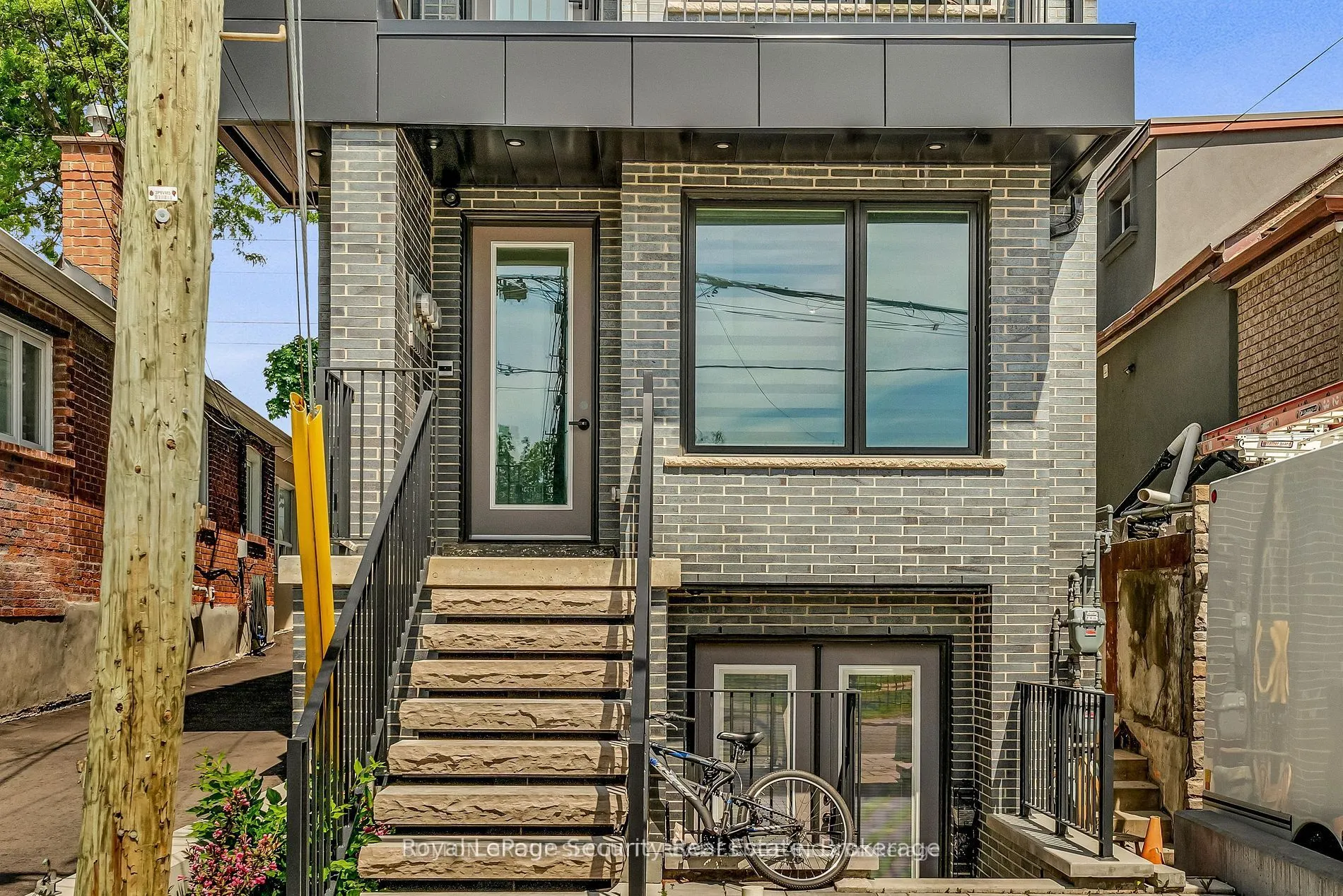 411 Blackthorn Avenue, #Main Floor