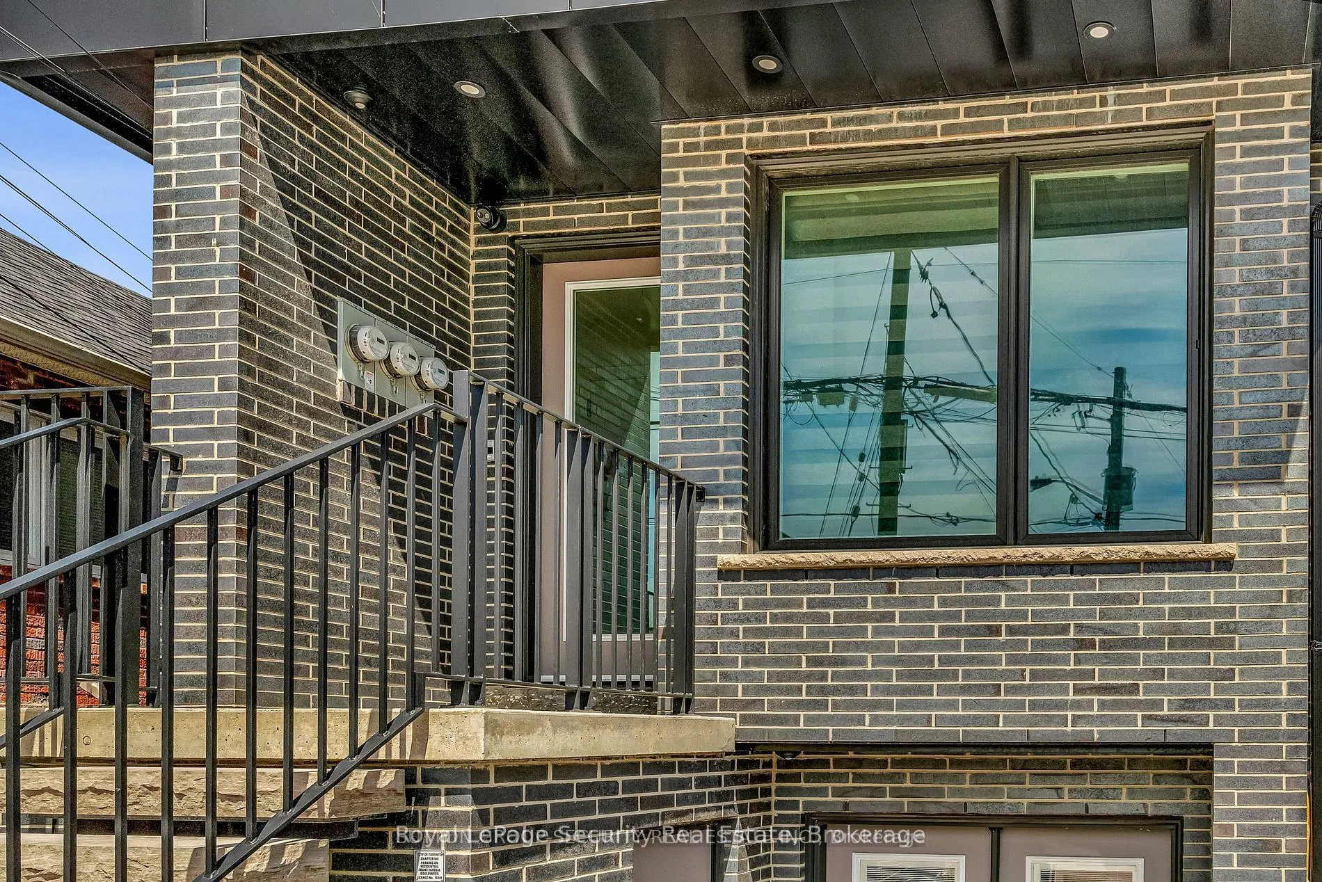 411 Blackthorn Avenue, #Main Floor
