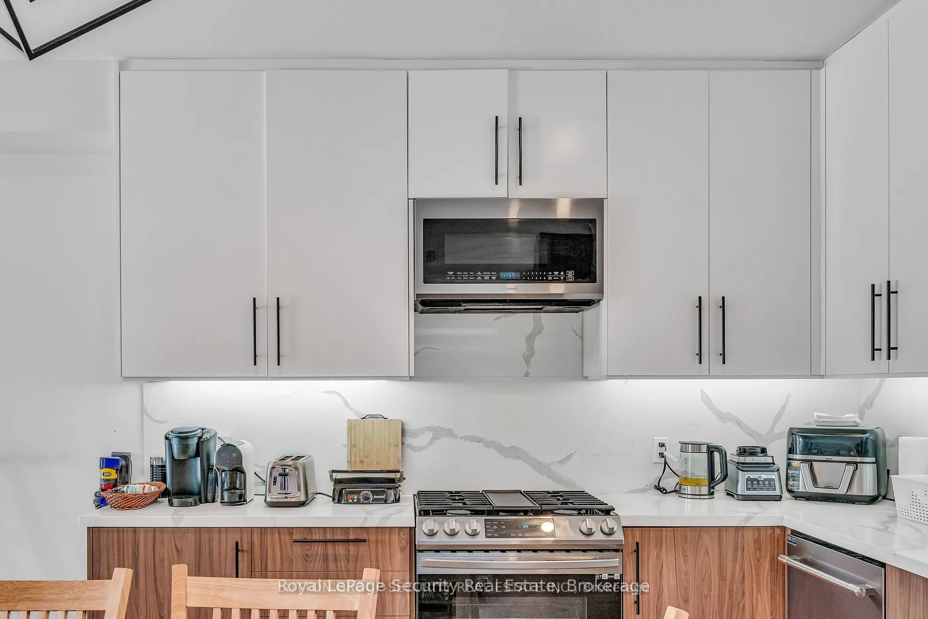411 Blackthorn Avenue, #Main Floor