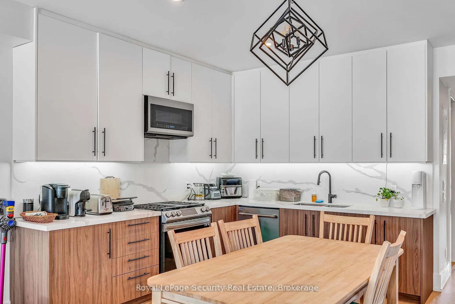 411 Blackthorn Avenue, #Main Floor
