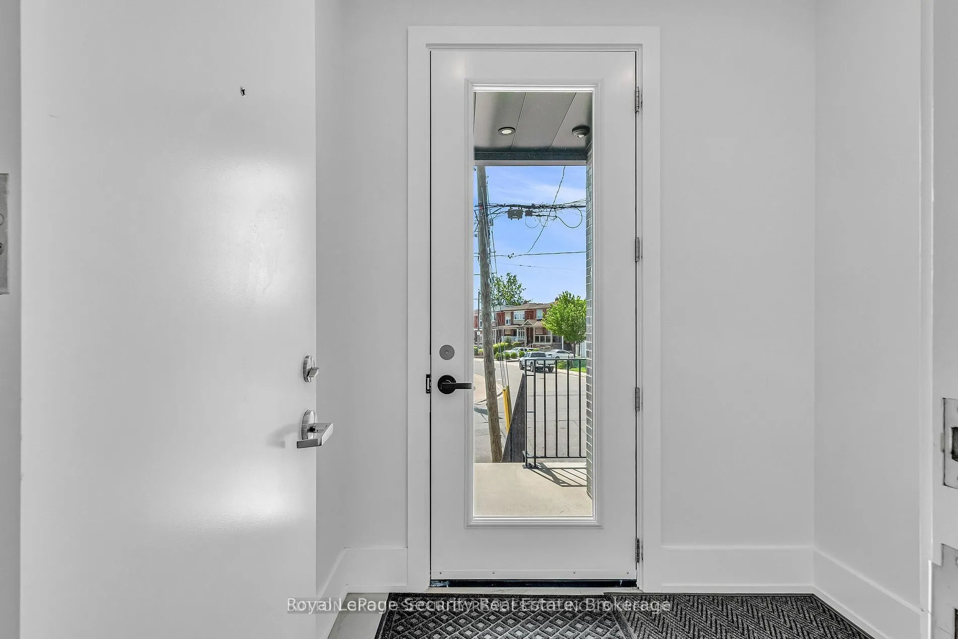 411 Blackthorn Avenue, #Main Floor