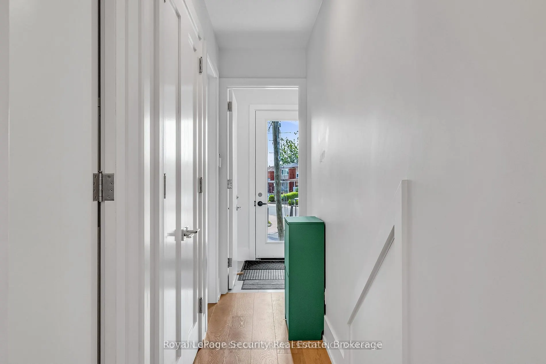 411 Blackthorn Avenue, #Main Floor