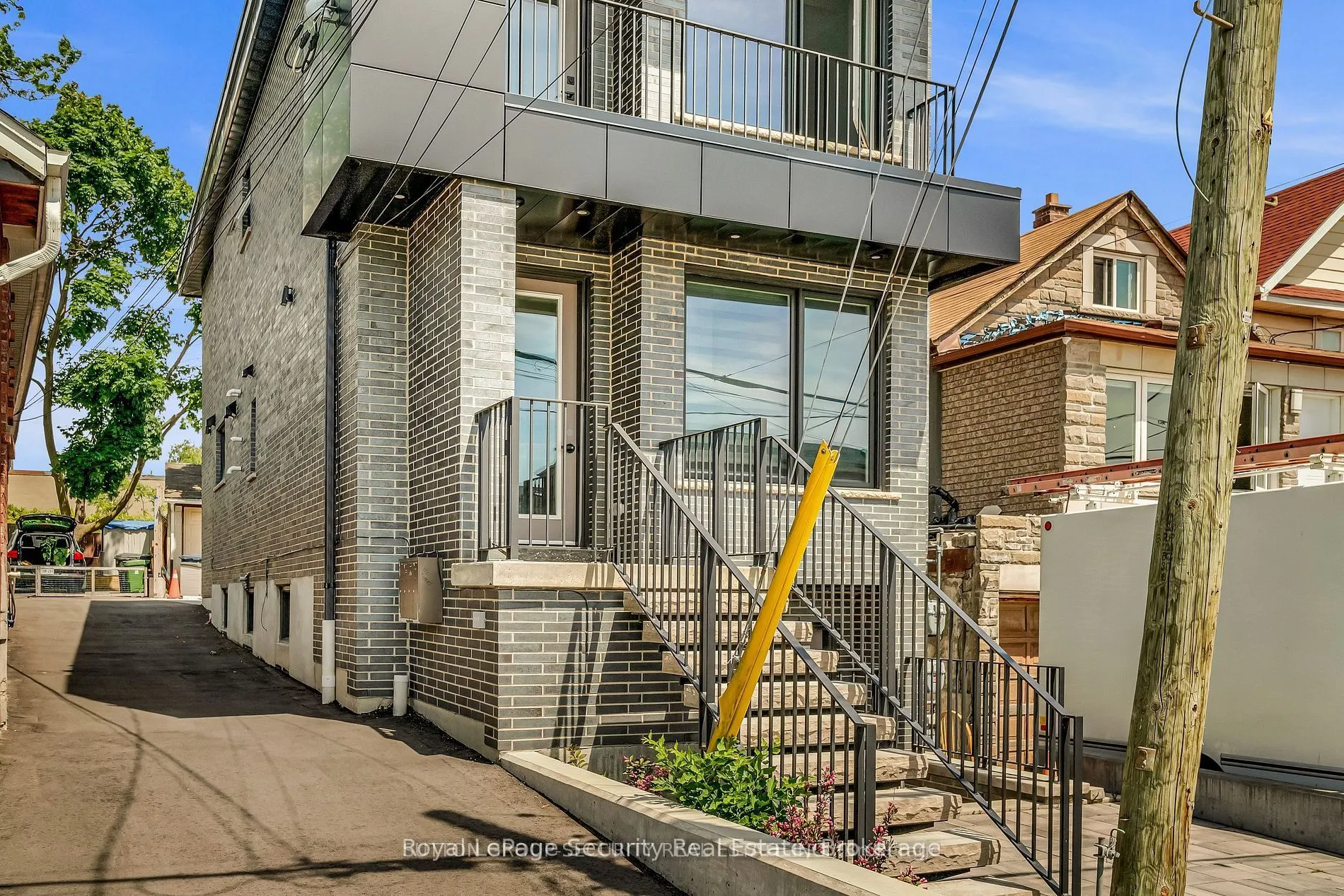 411 Blackthorn Avenue, #Main Floor