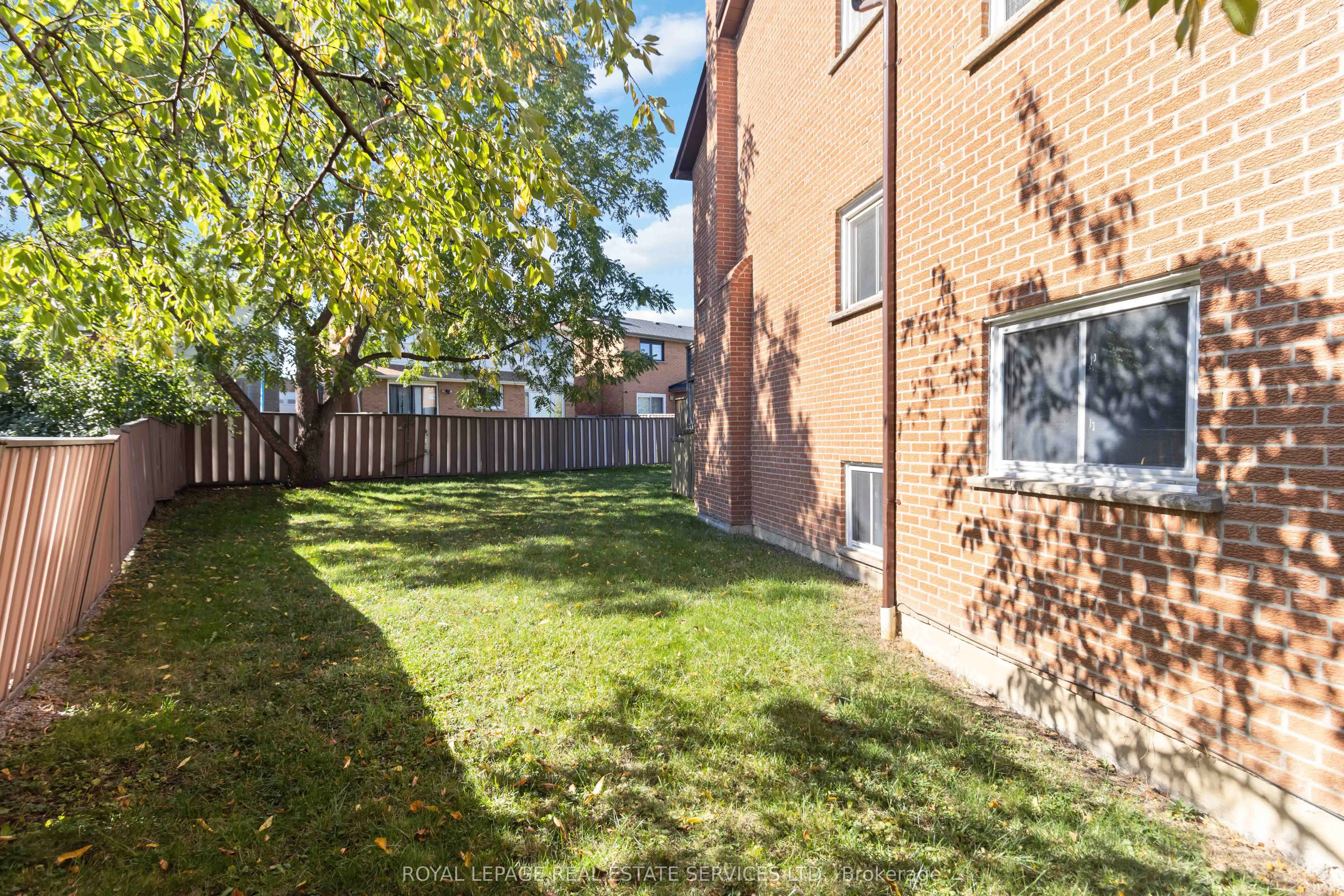 907 Thistle Down Circle