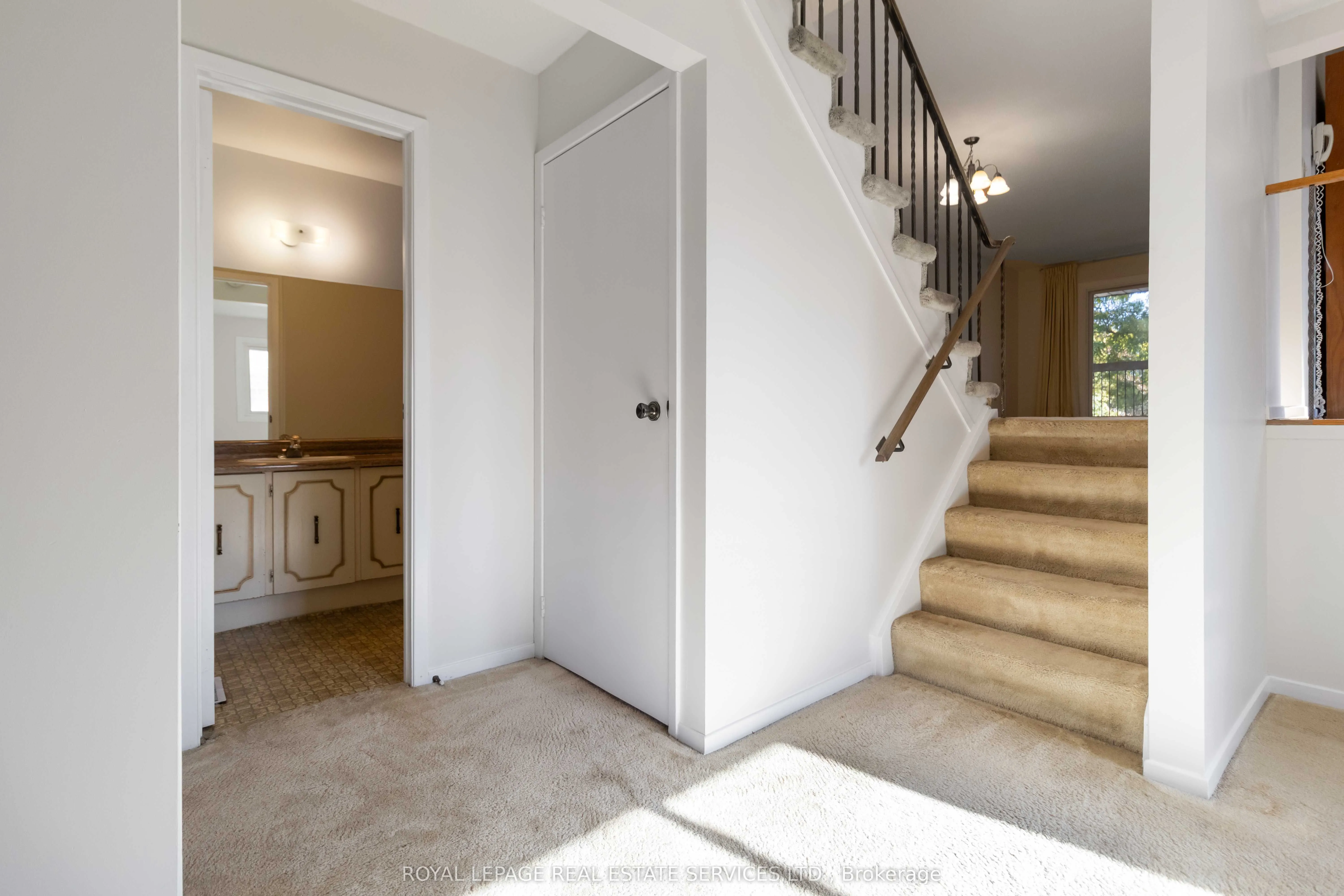 907 Thistle Down Circle
