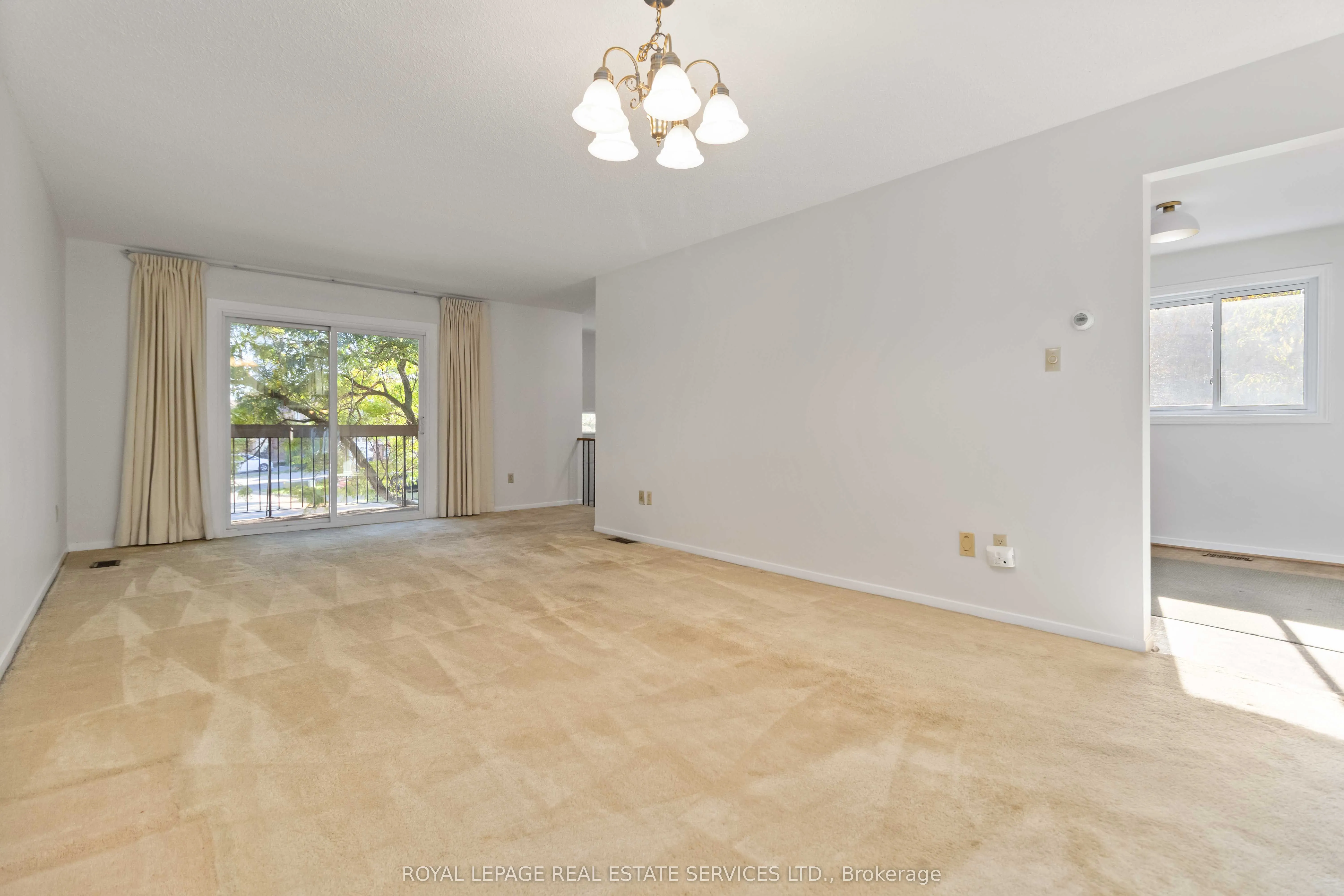 907 Thistle Down Circle