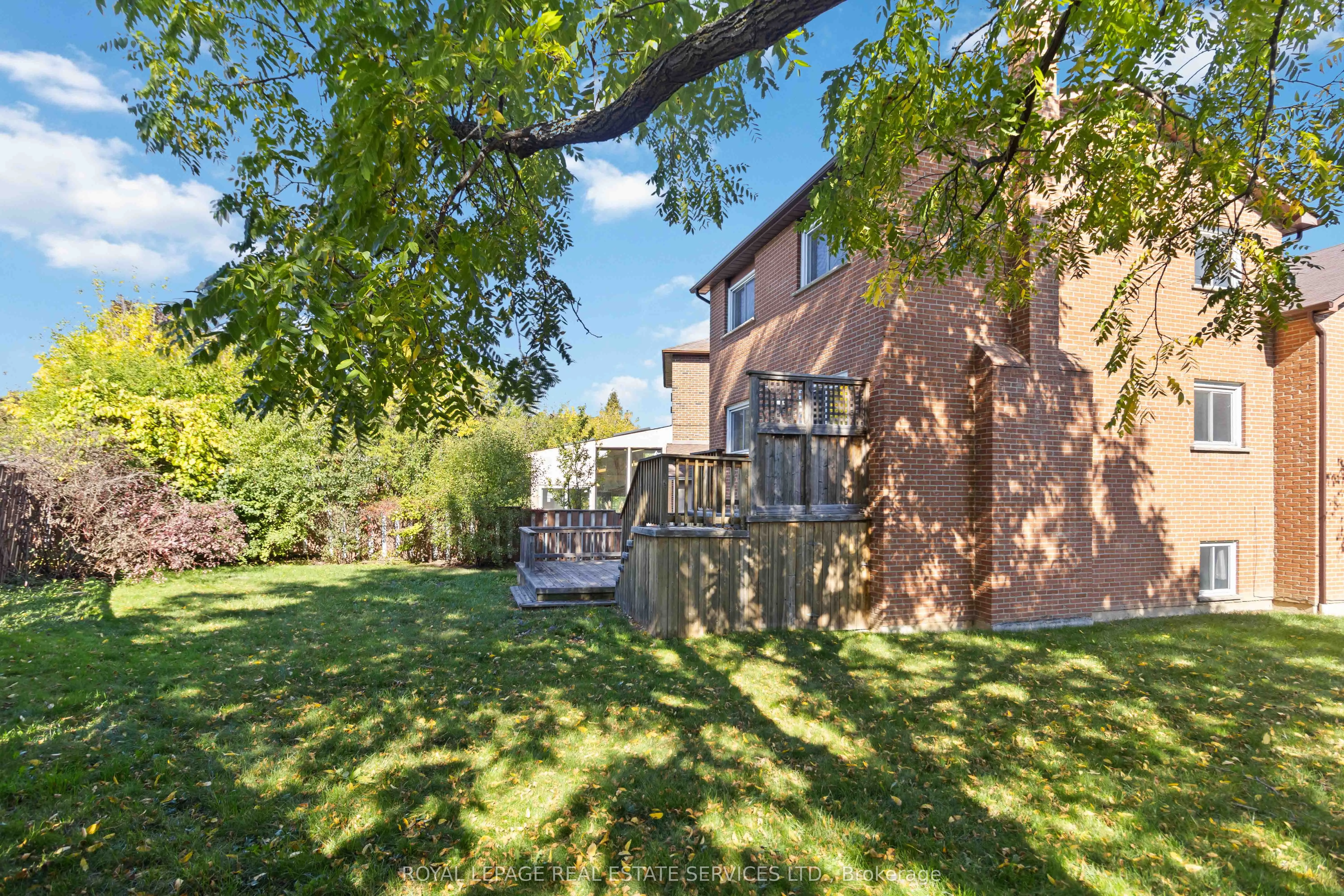 907 Thistle Down Circle