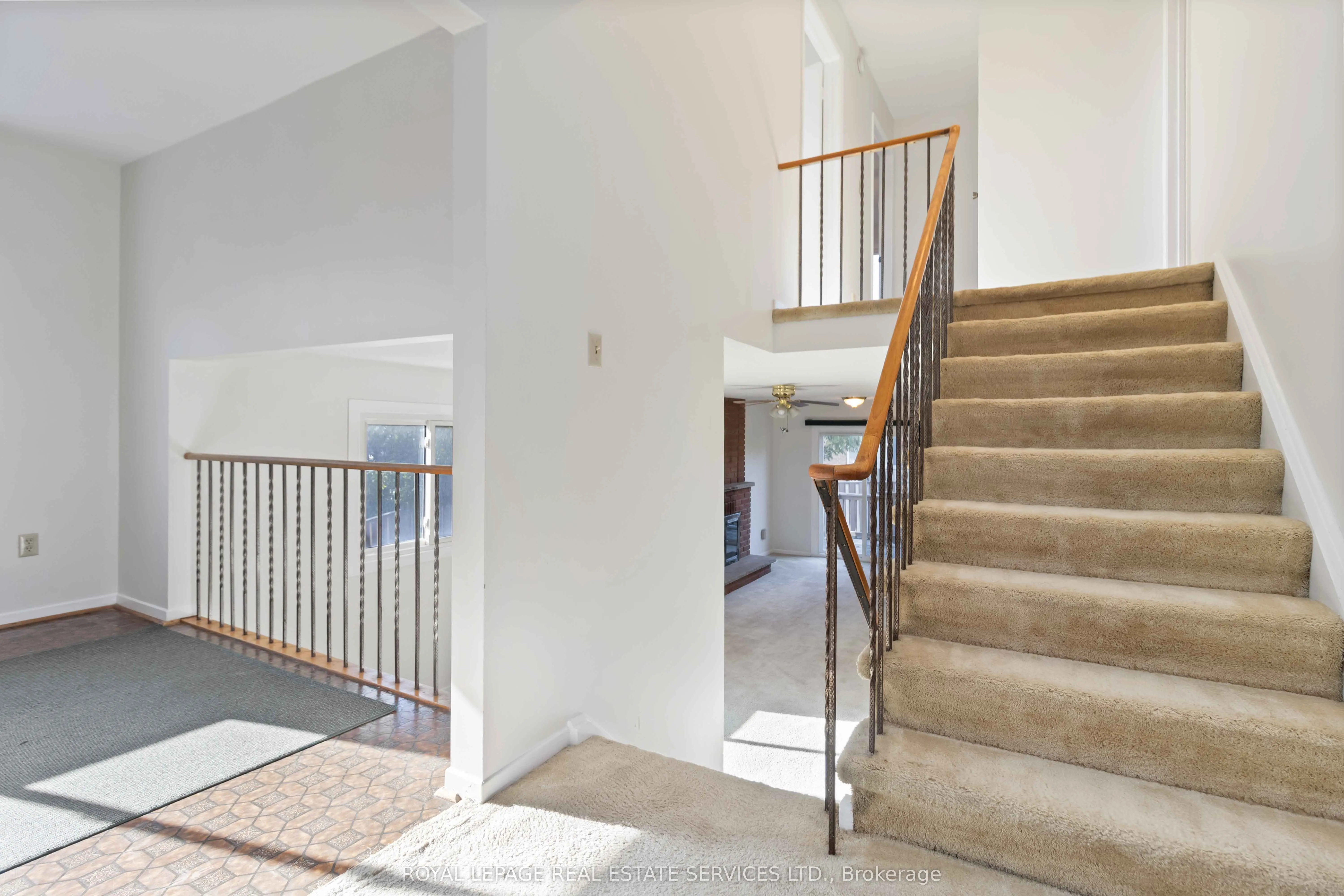 907 Thistle Down Circle