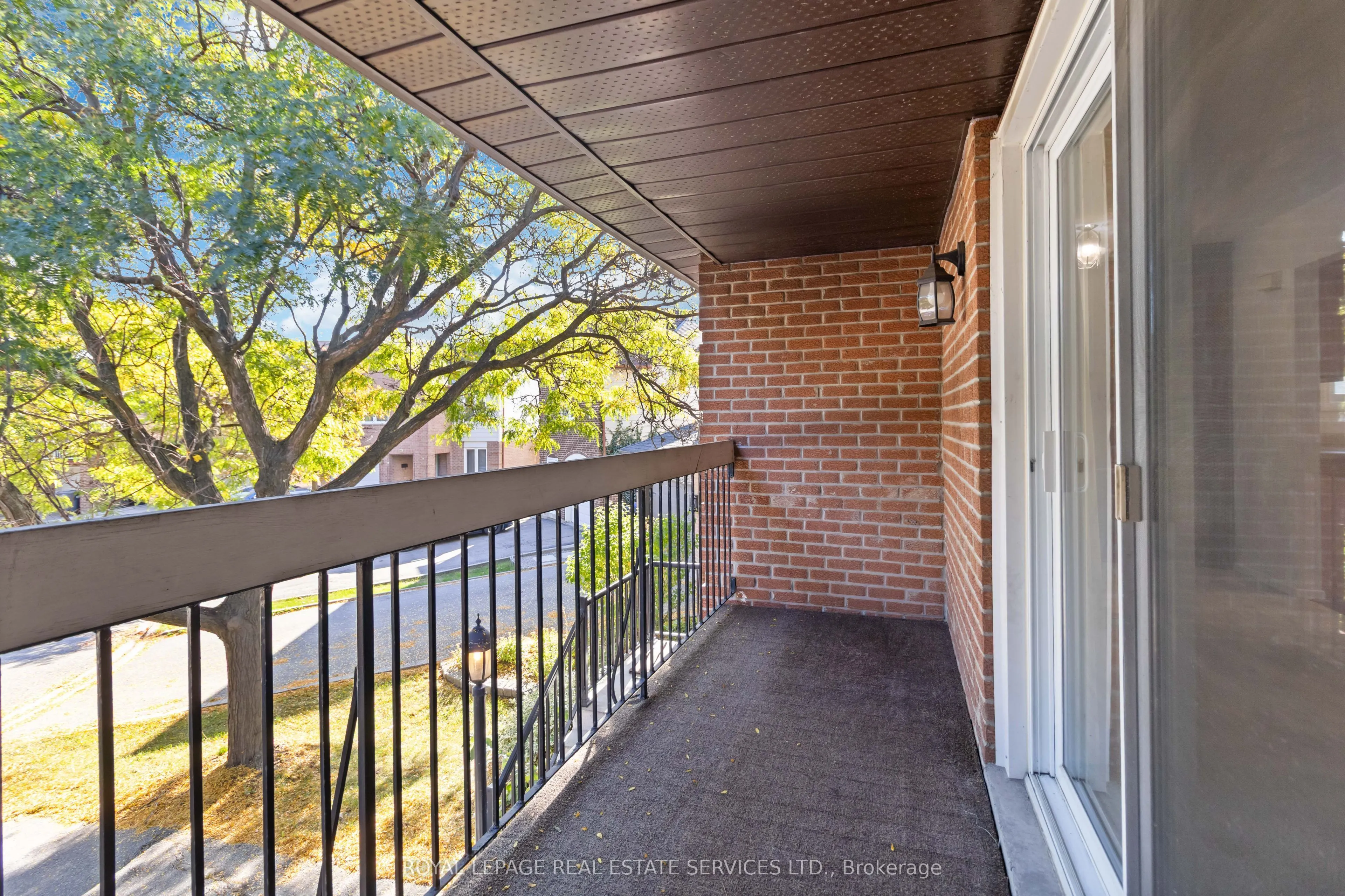 907 Thistle Down Circle