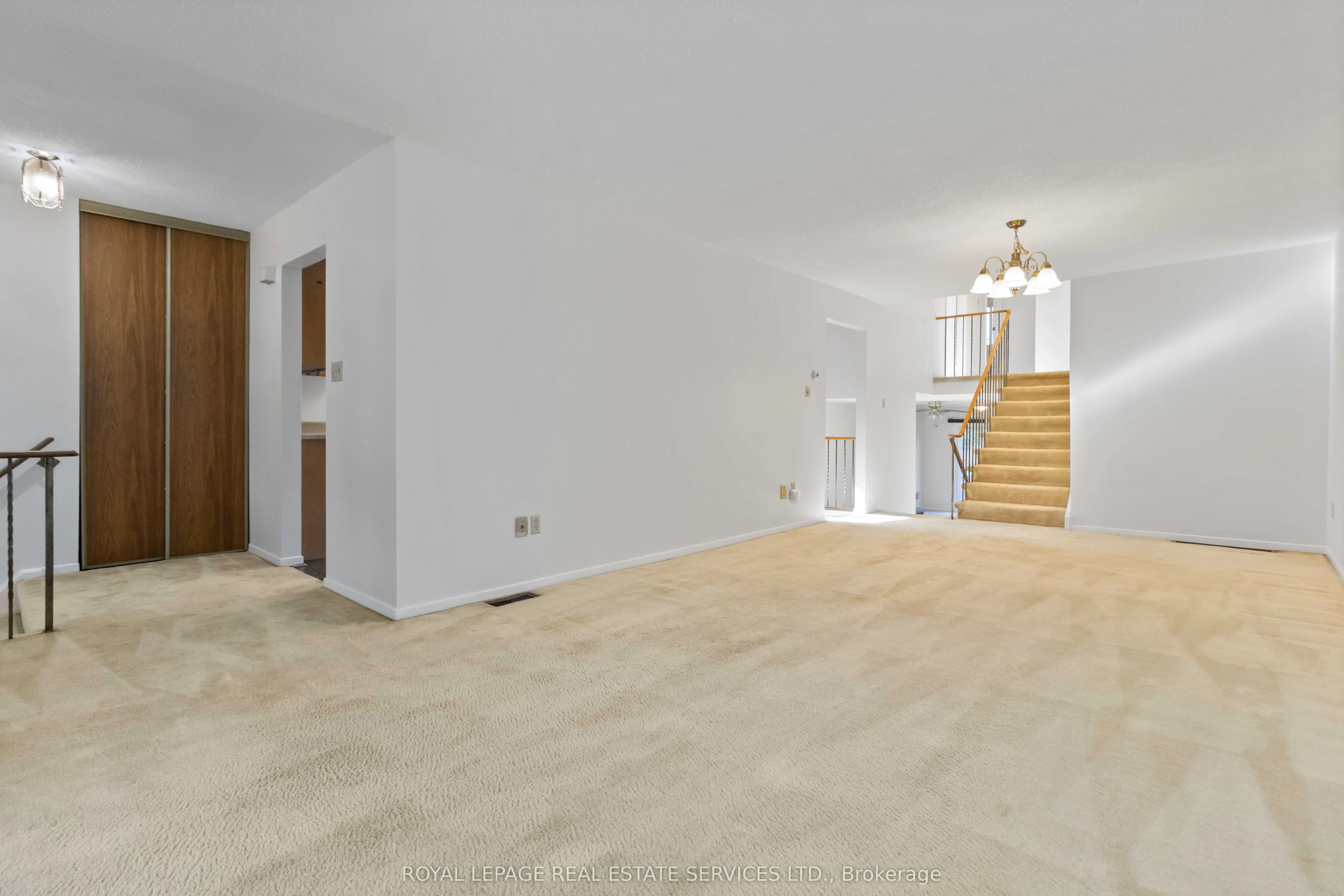 907 Thistle Down Circle