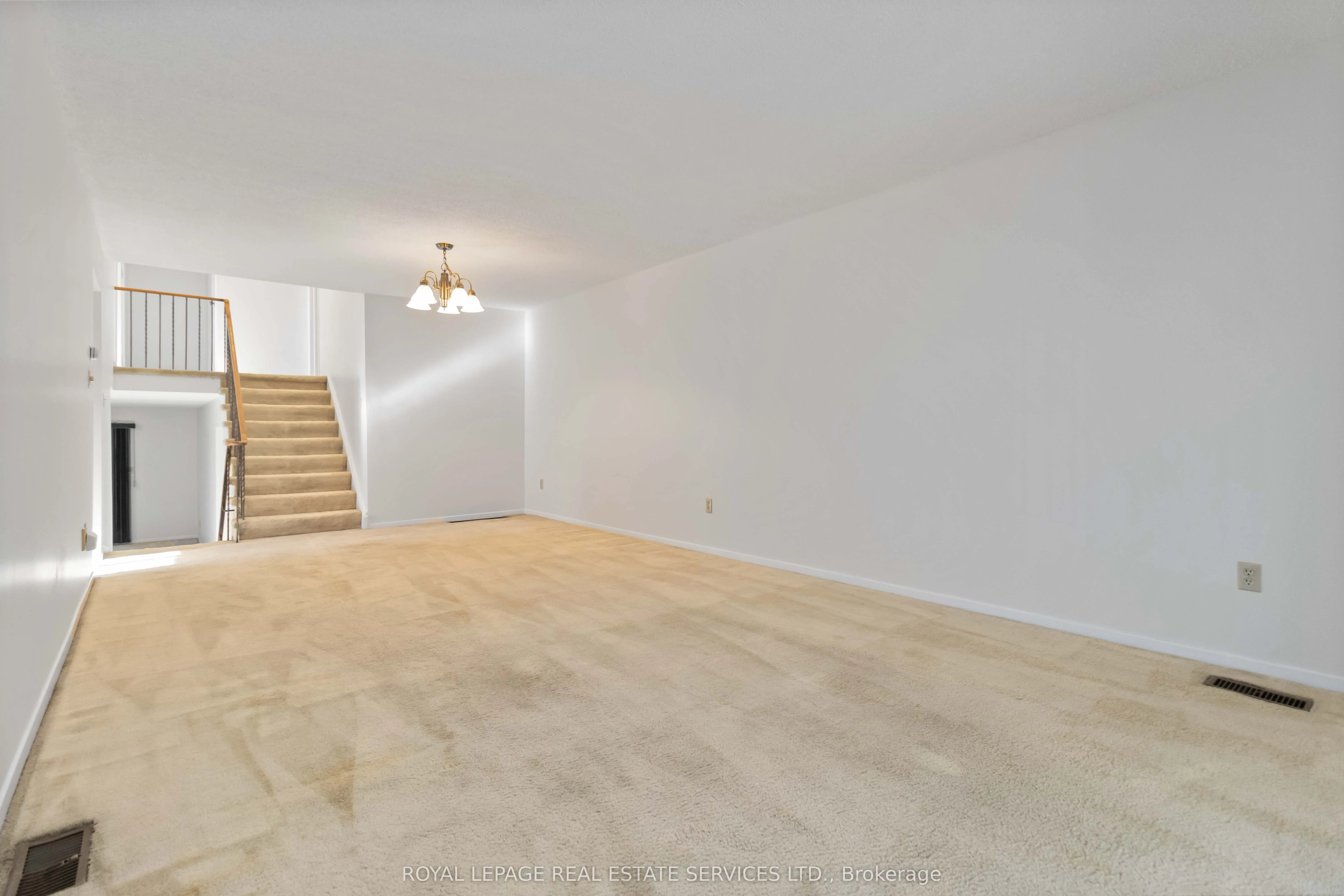 907 Thistle Down Circle