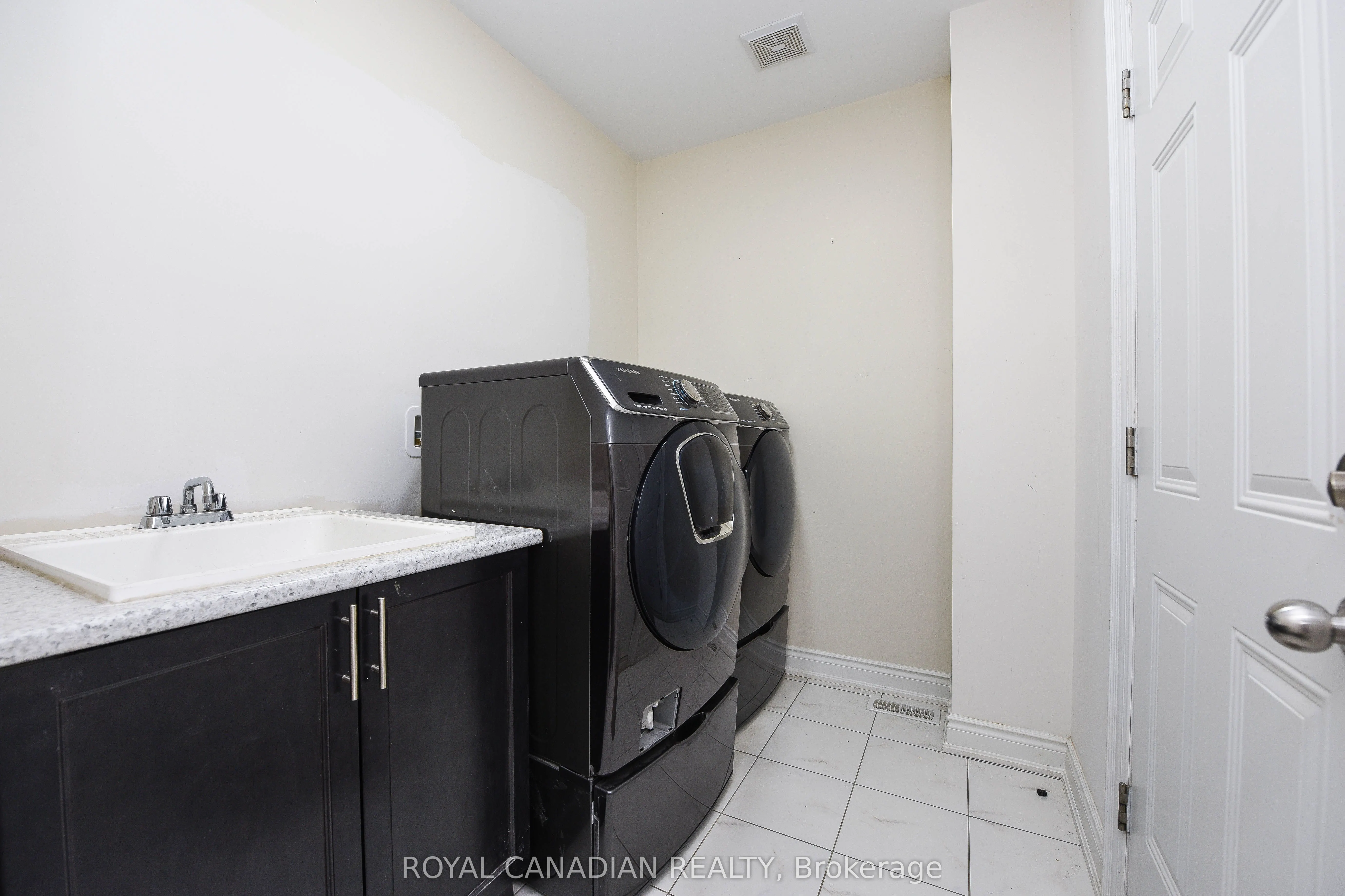 8 Prairie Creek Crescent, #Upper