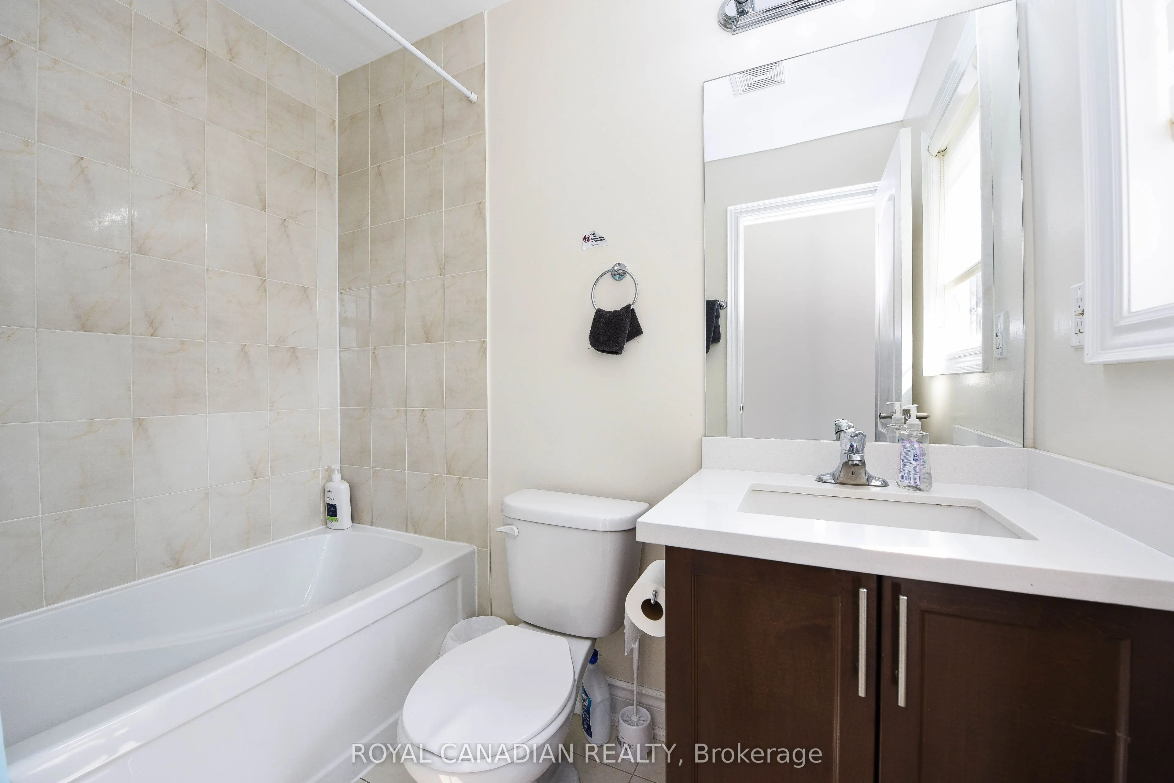 8 Prairie Creek Crescent, #Upper