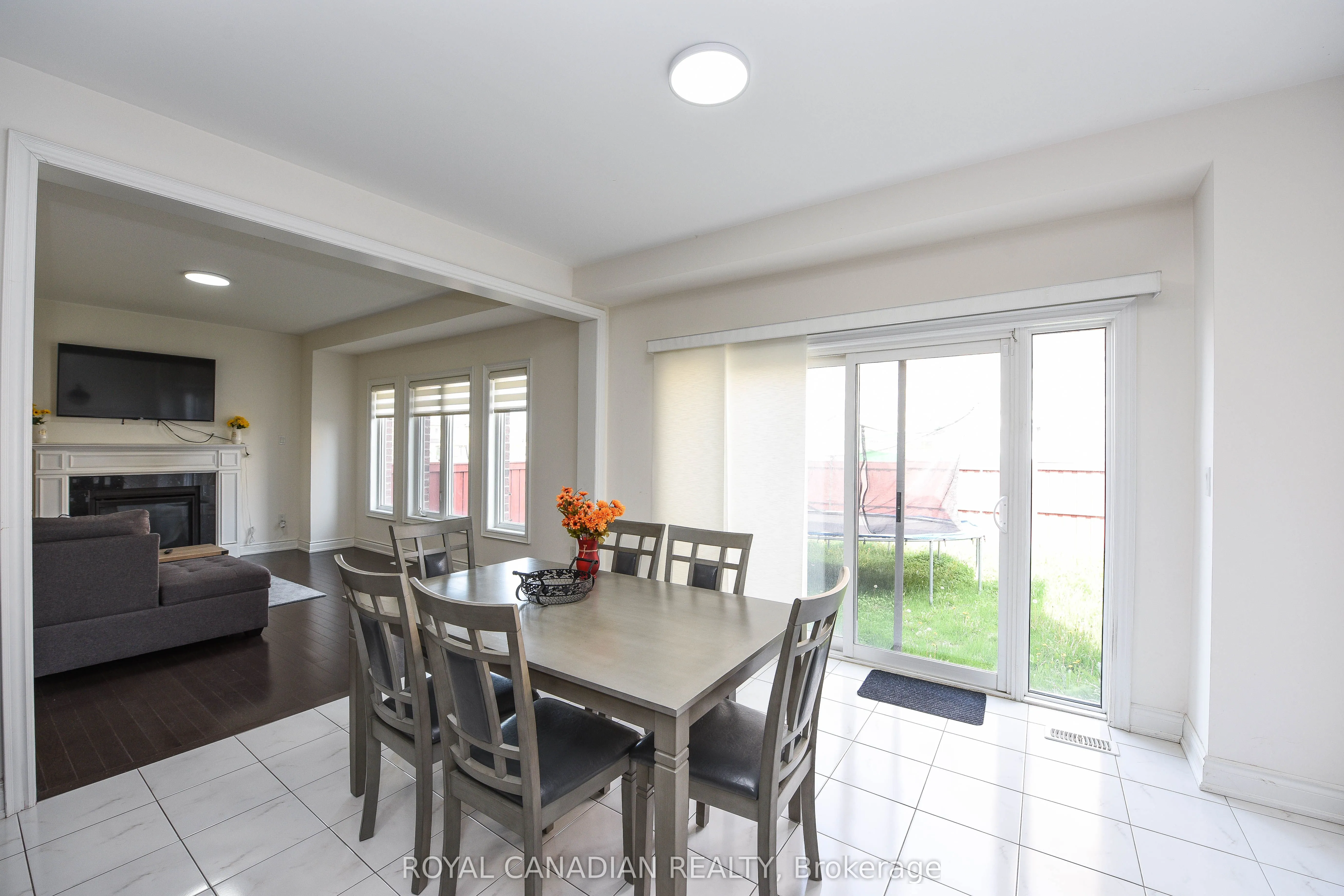 8 Prairie Creek Crescent, #Upper