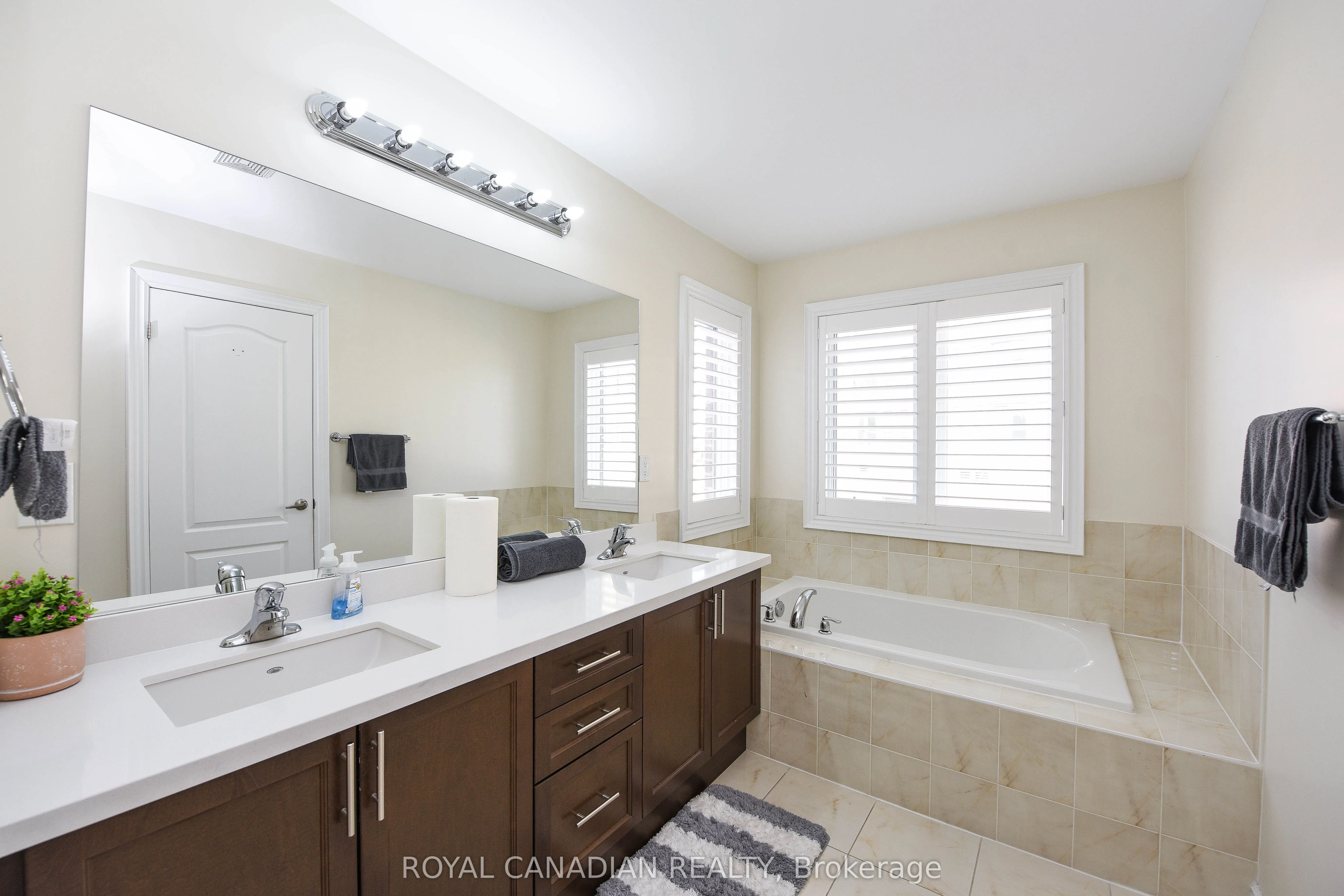8 Prairie Creek Crescent, #Upper