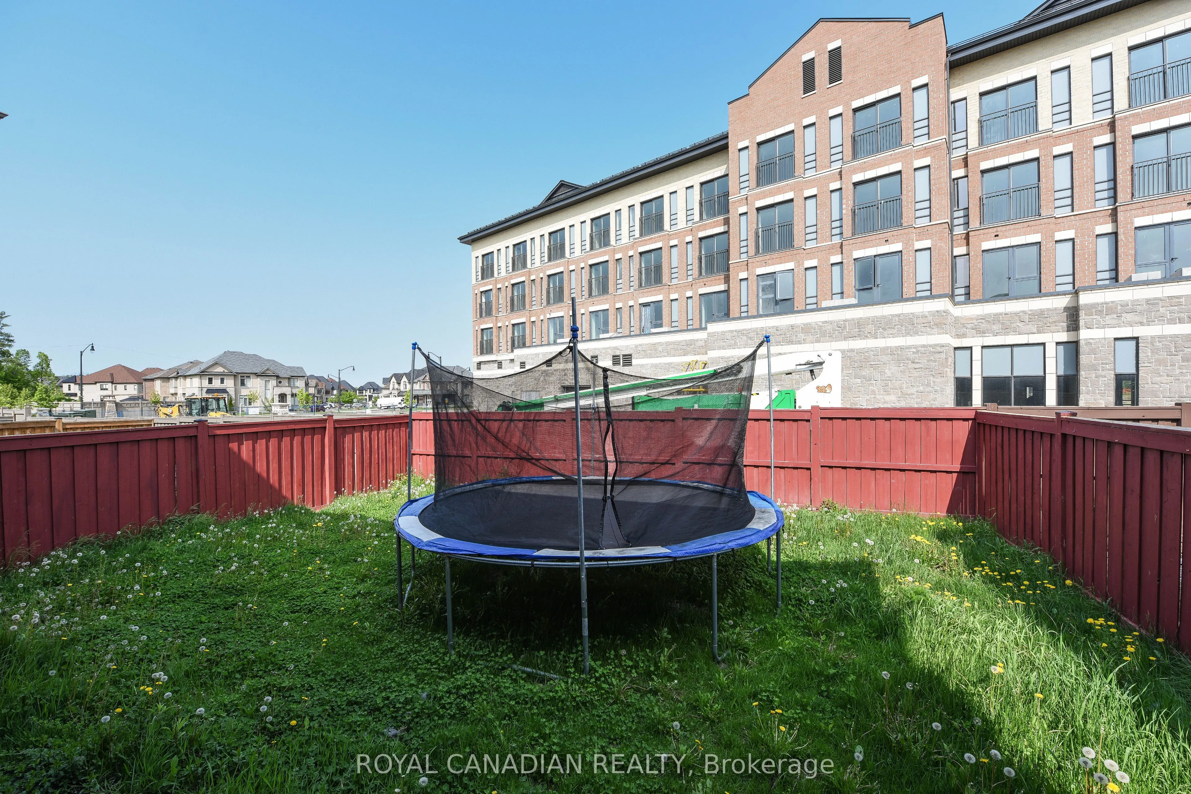 8 Prairie Creek Crescent, #Upper