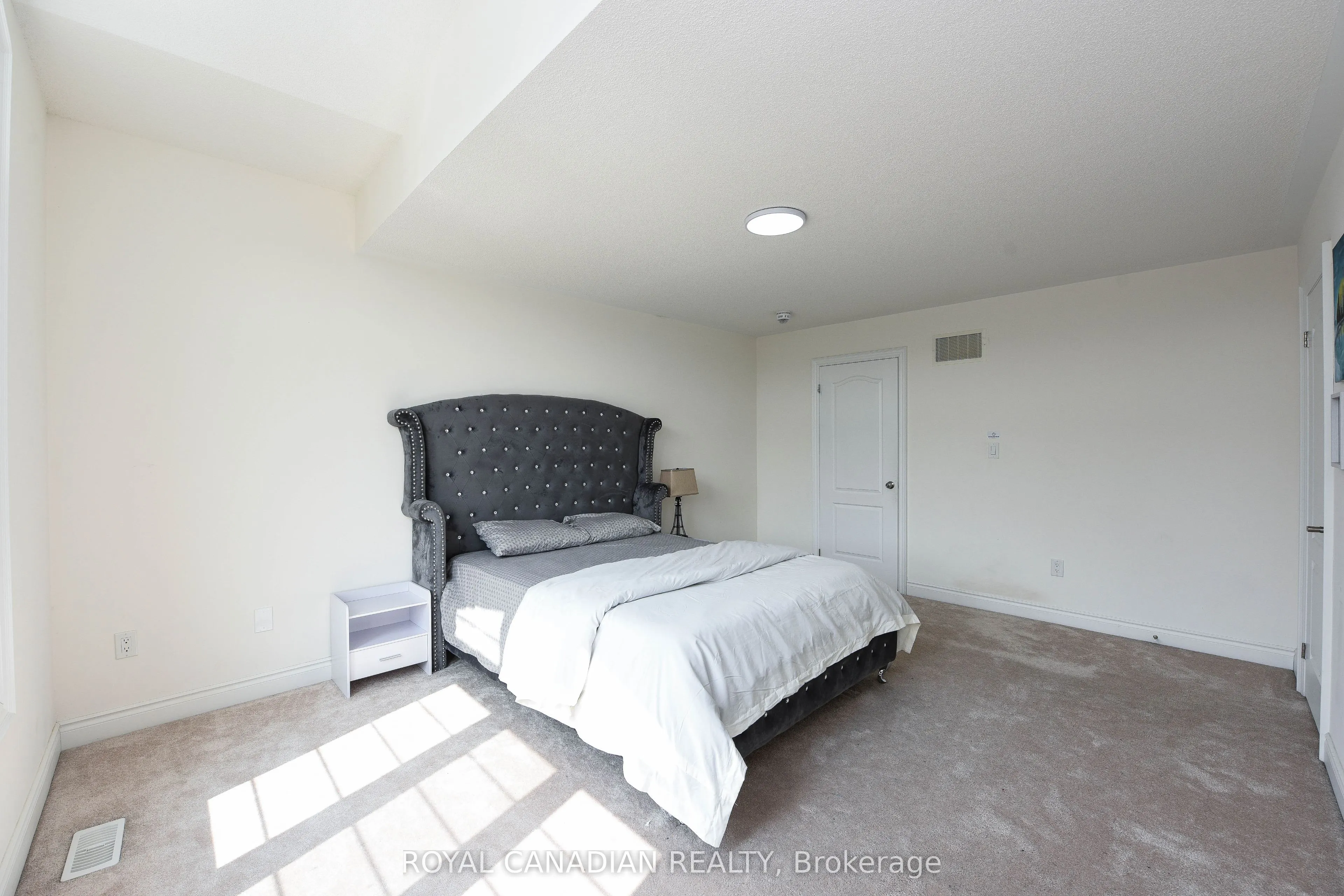 8 Prairie Creek Crescent, #Upper