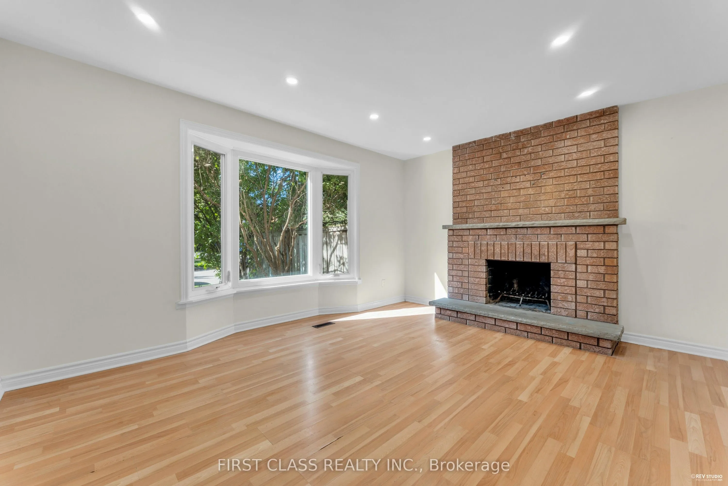 4290 Radisson Crescent