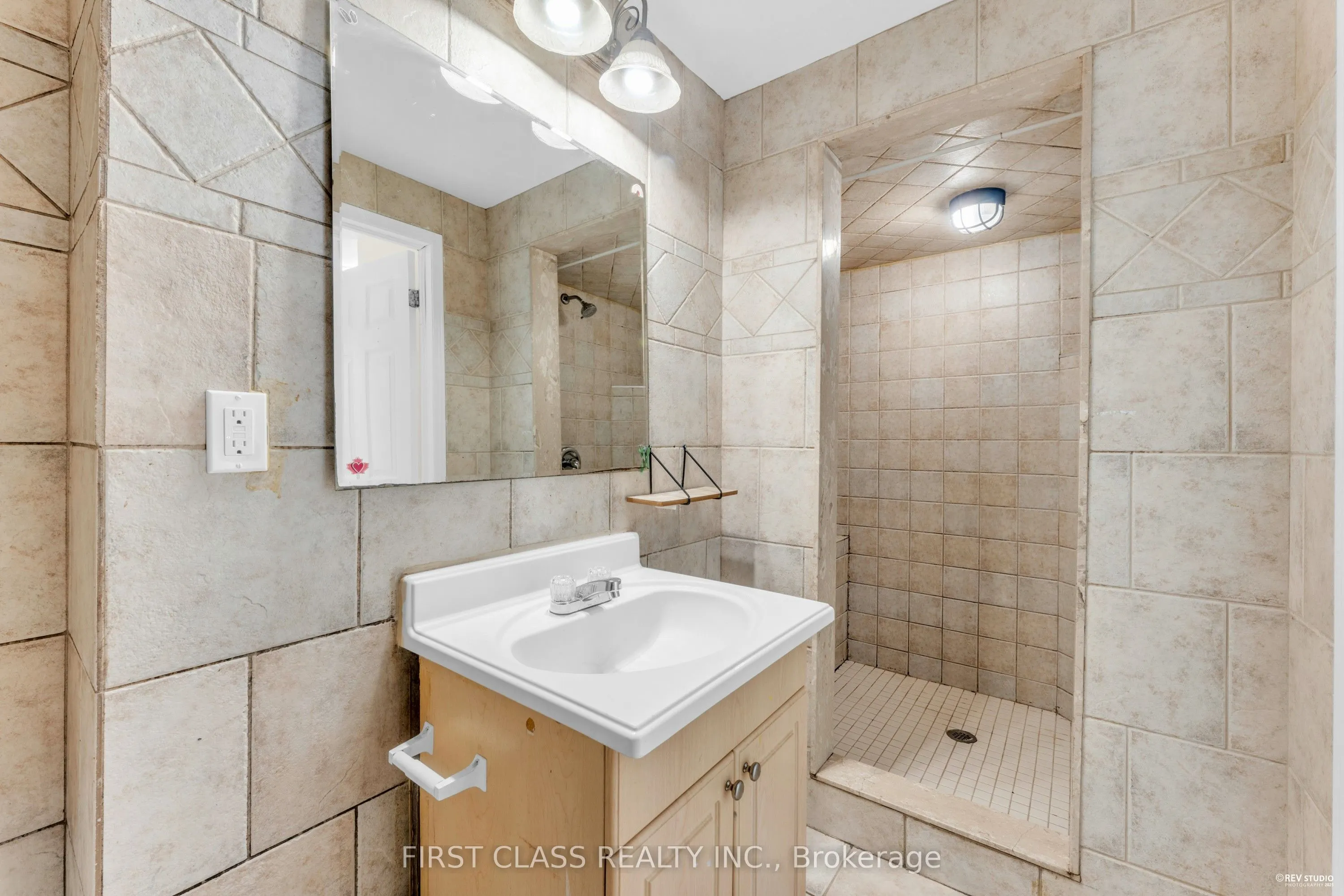 4290 Radisson Crescent