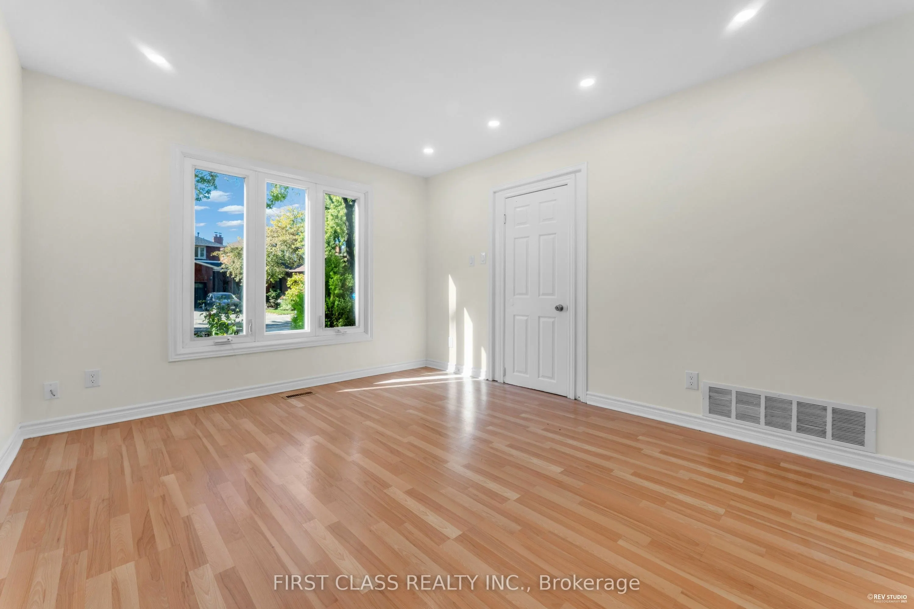 4290 Radisson Crescent