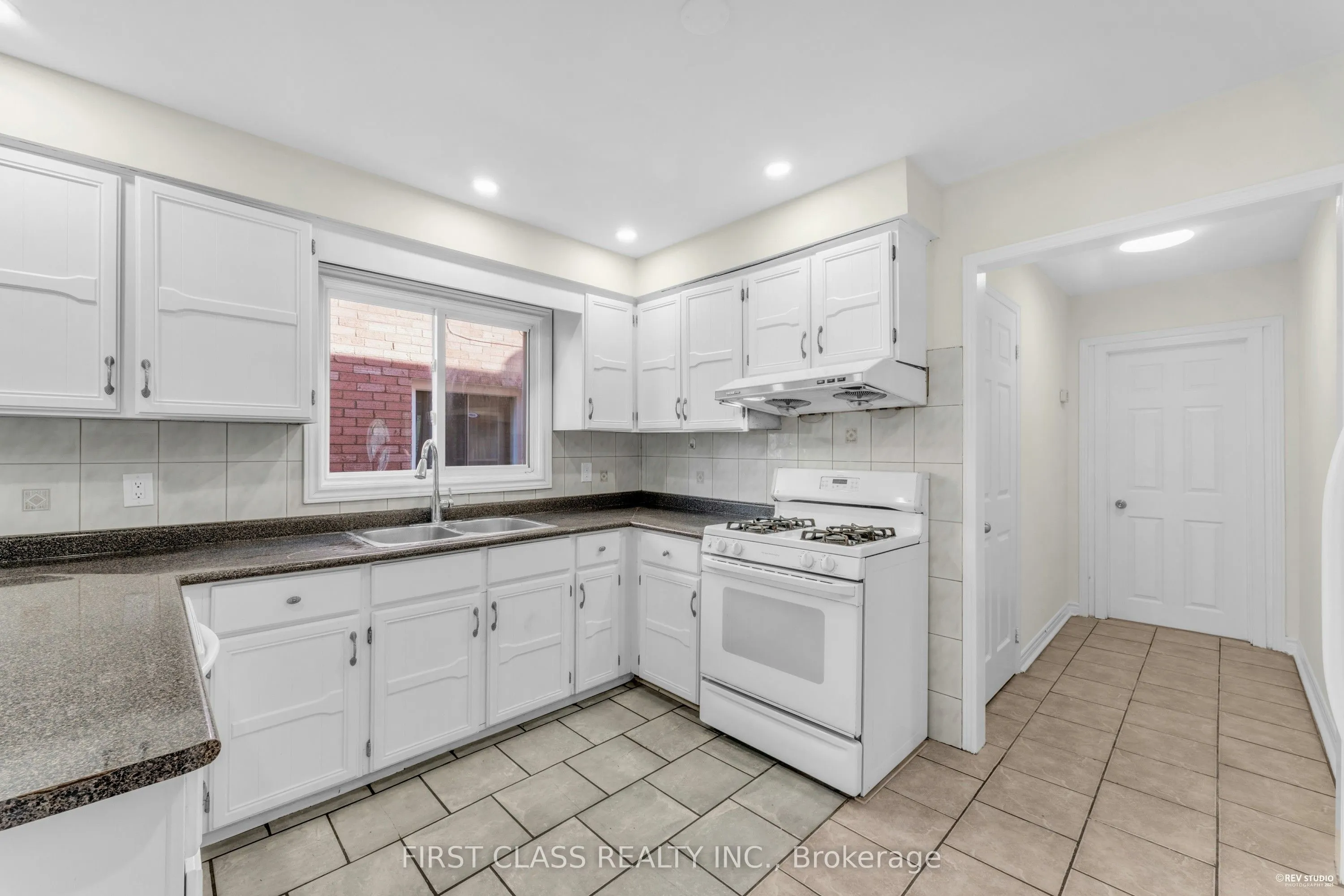 4290 Radisson Crescent