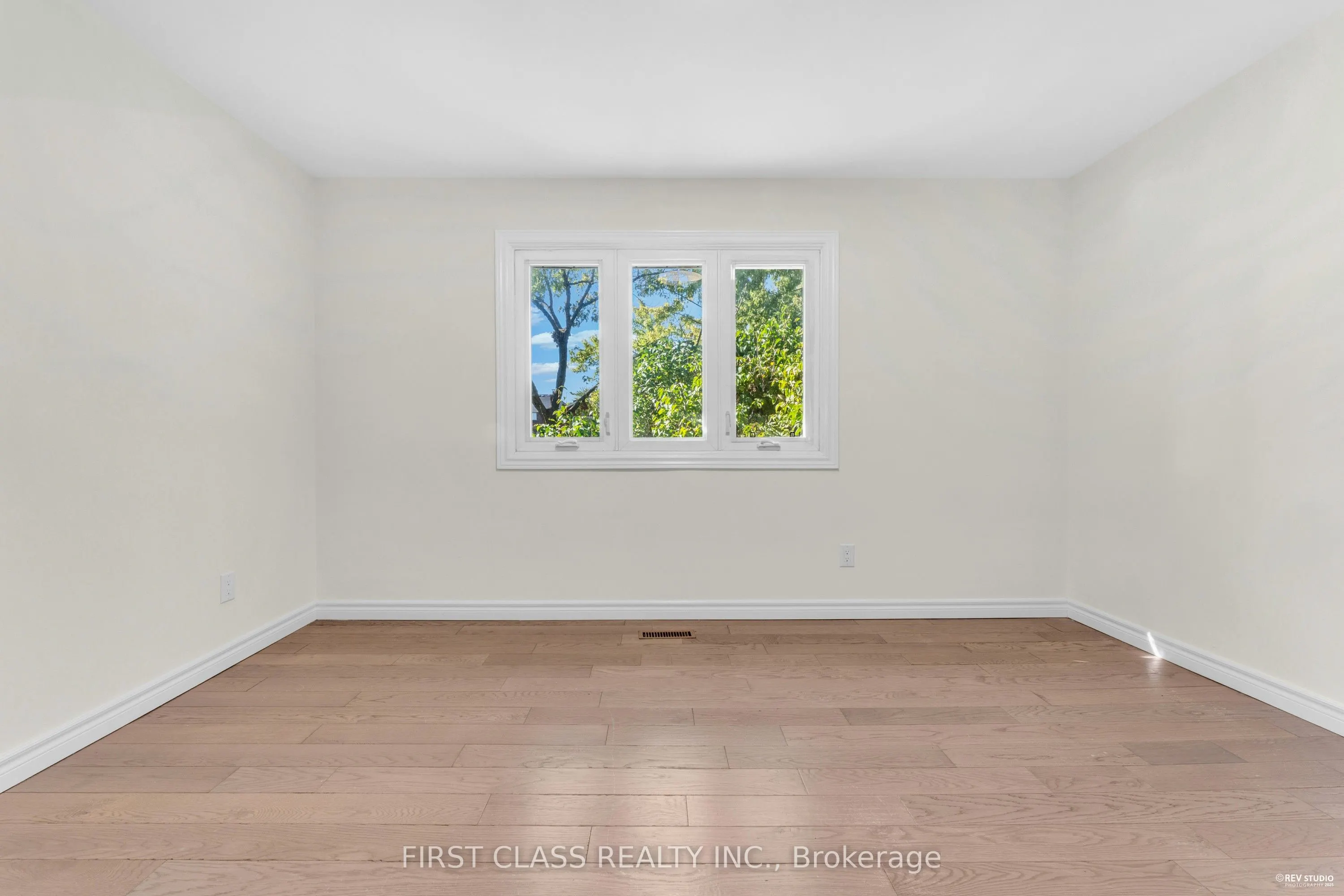 4290 Radisson Crescent