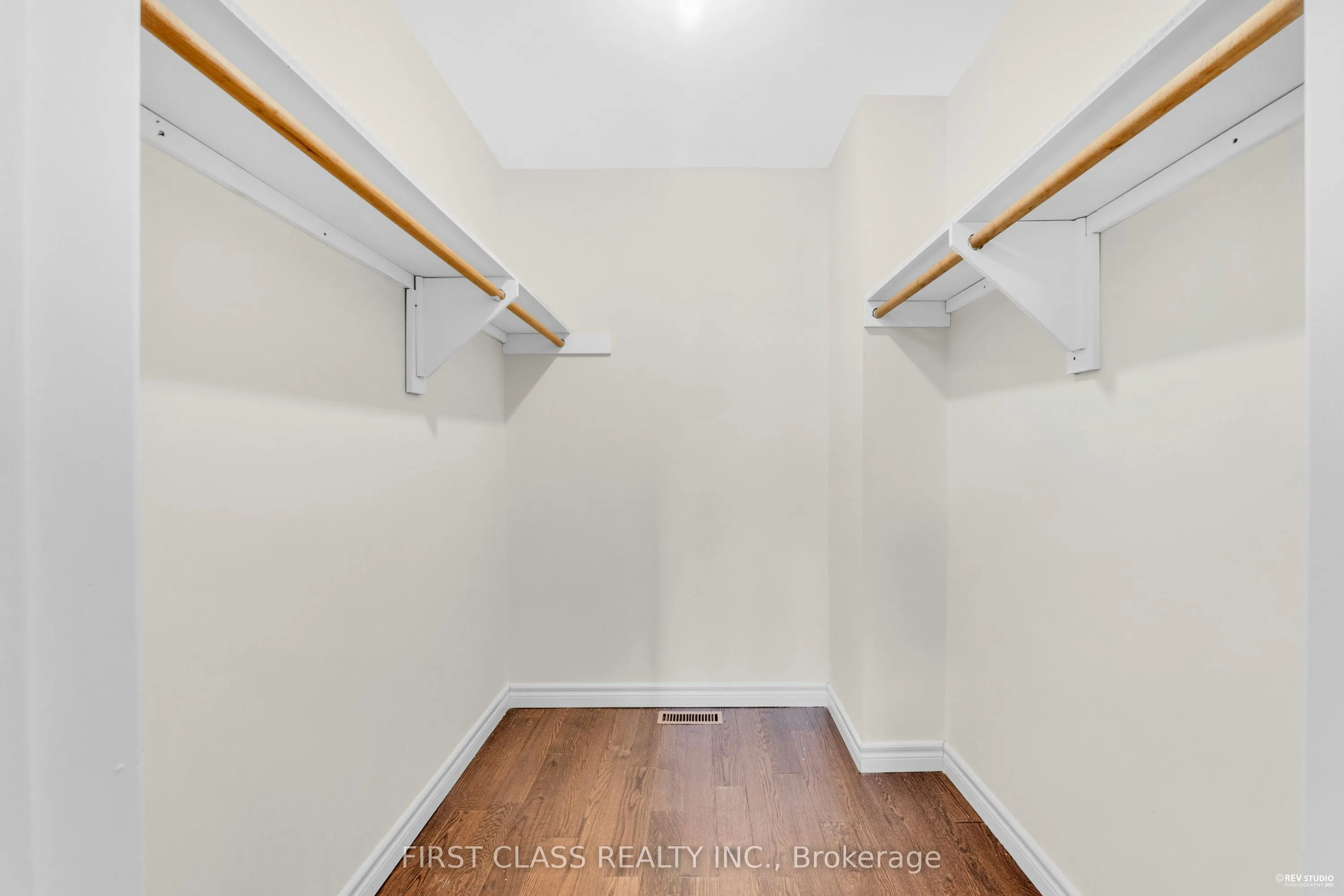 4290 Radisson Crescent