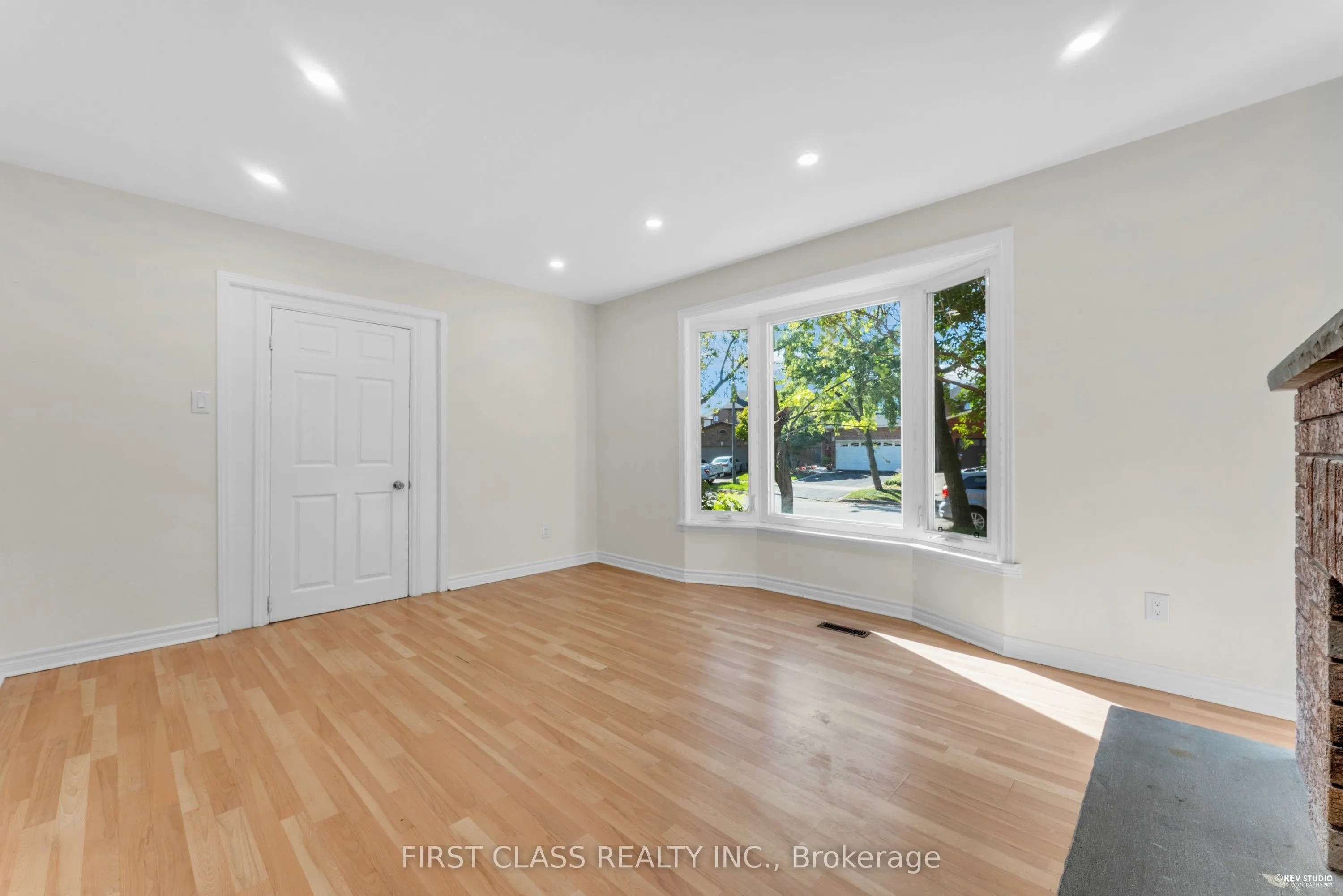 4290 Radisson Crescent