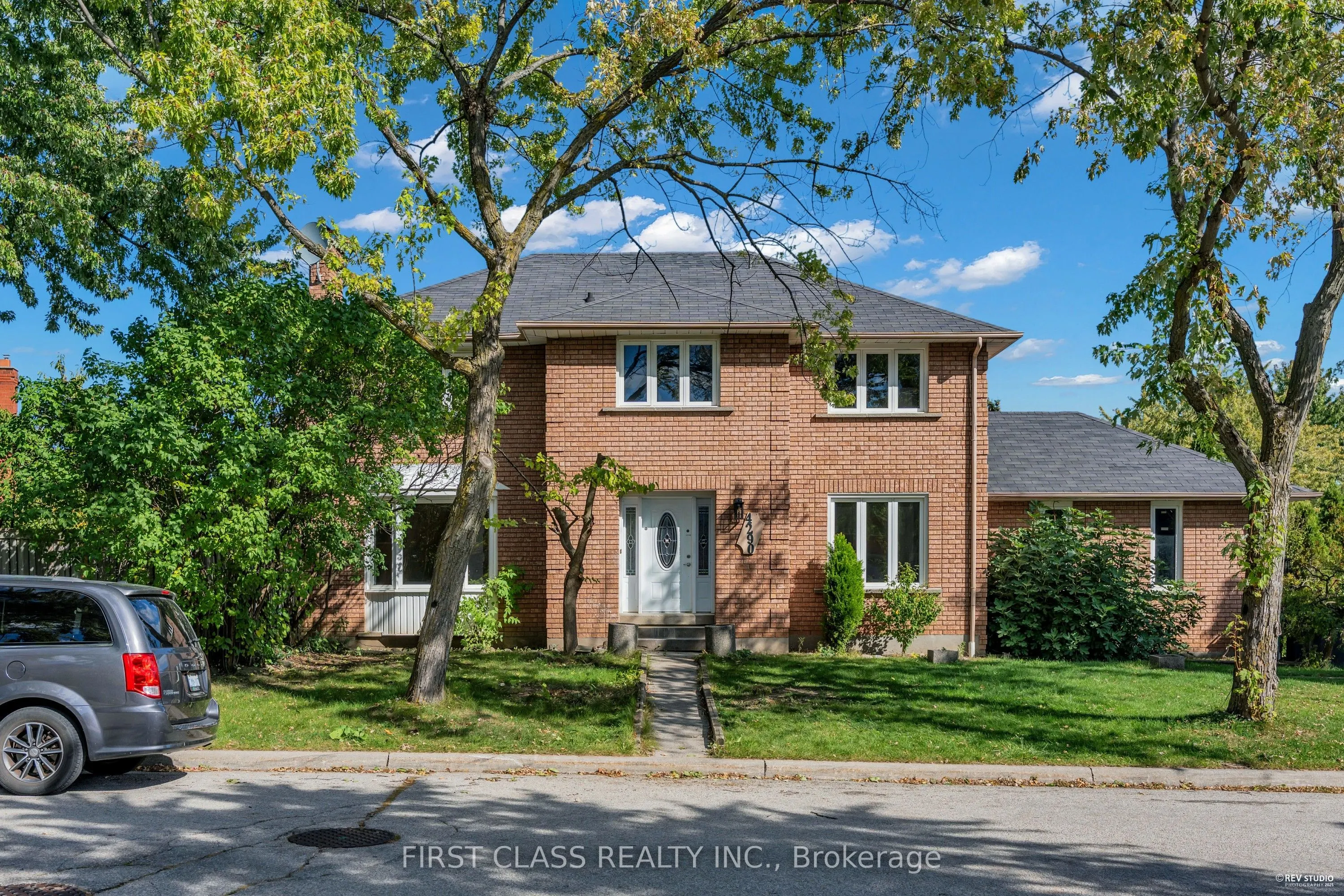 4290 Radisson Crescent
