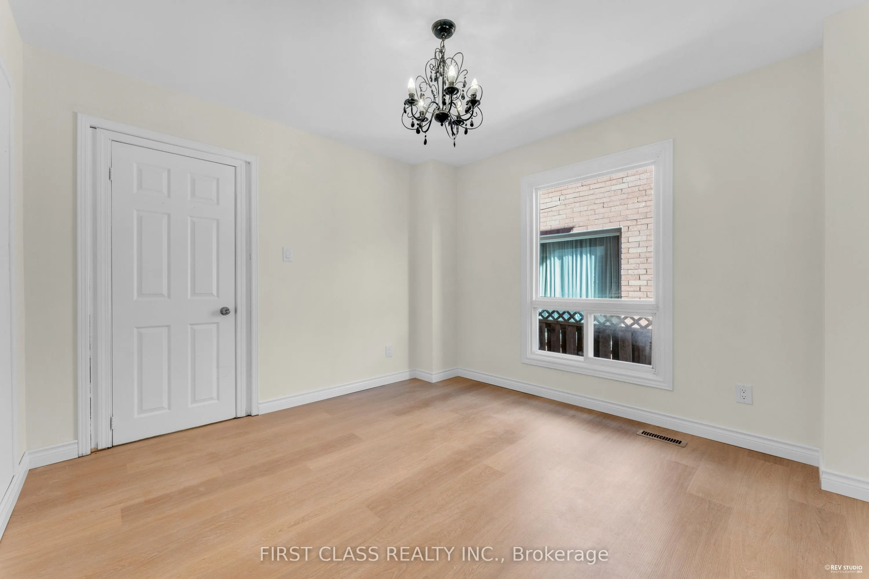 4290 Radisson Crescent