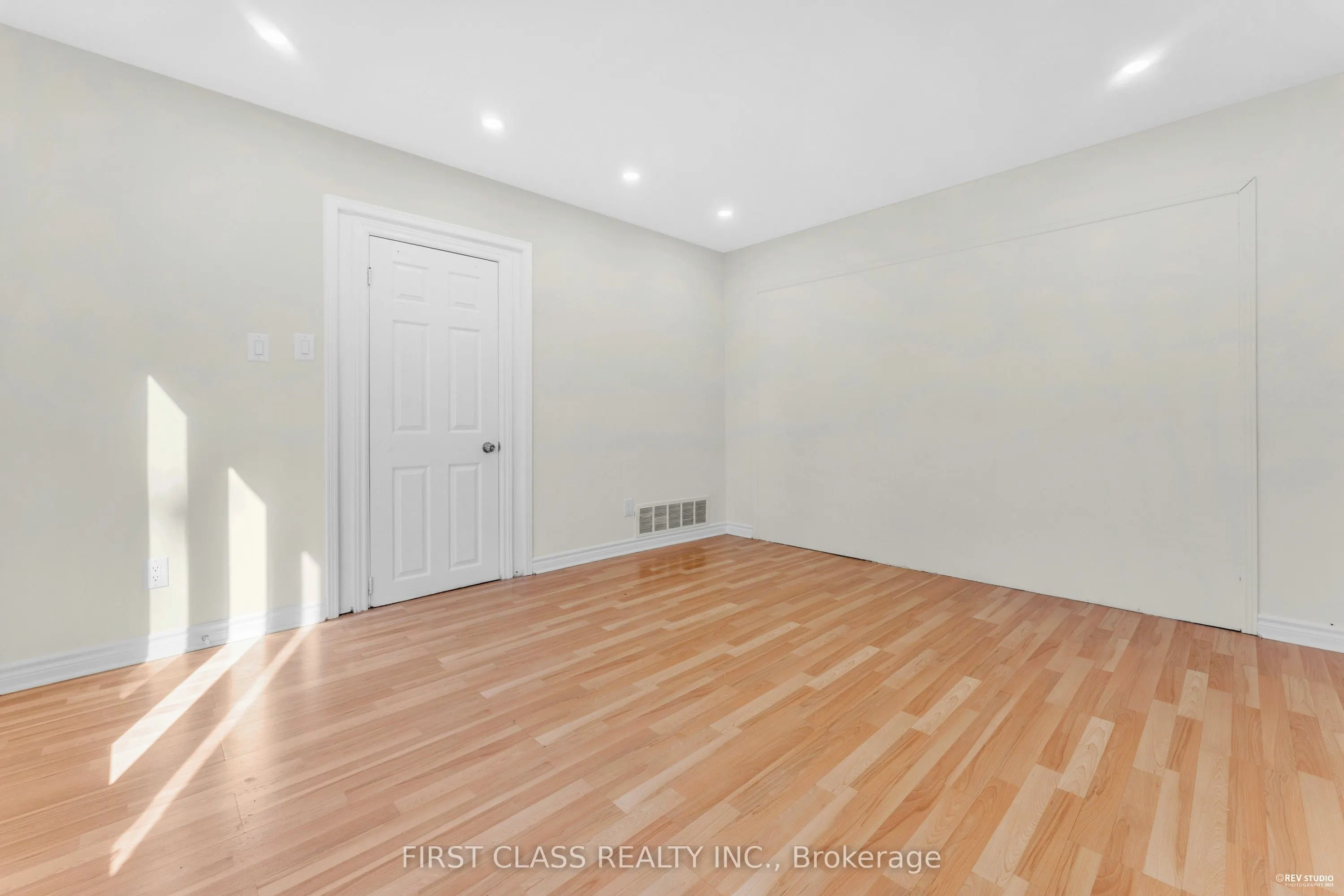 4290 Radisson Crescent