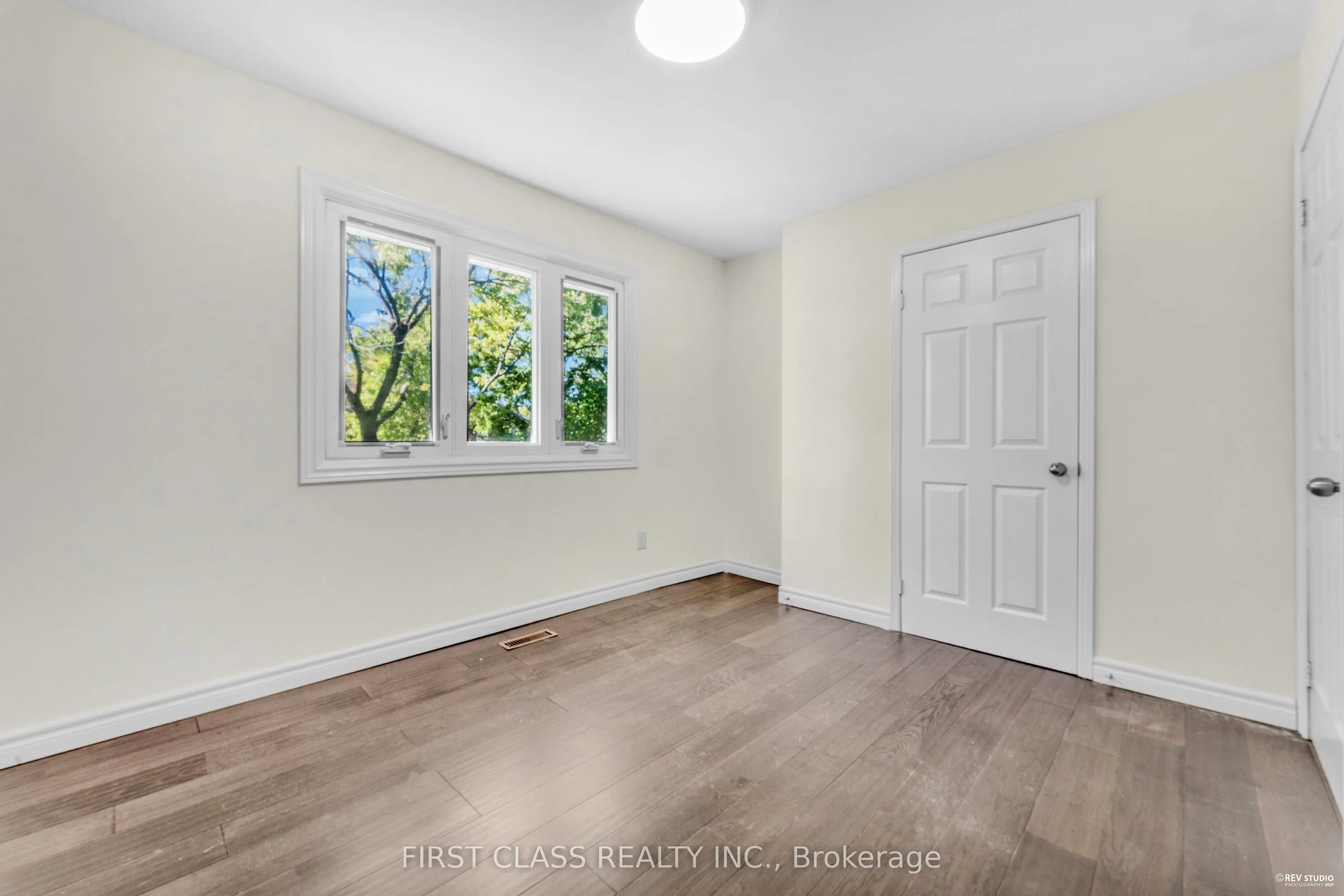 4290 Radisson Crescent