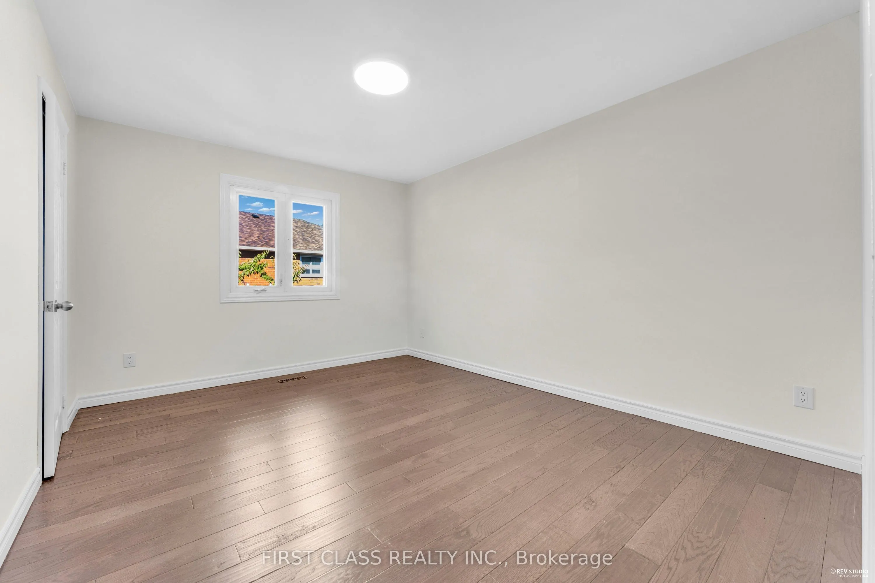 4290 Radisson Crescent