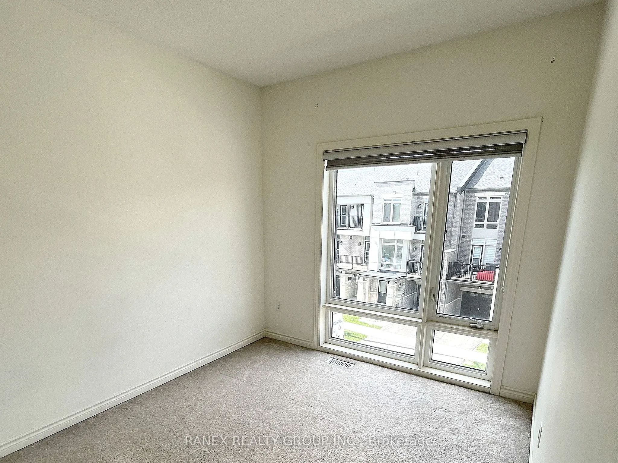 33 Arrowview Drive N, #Upper Level (2nd & 3rd )