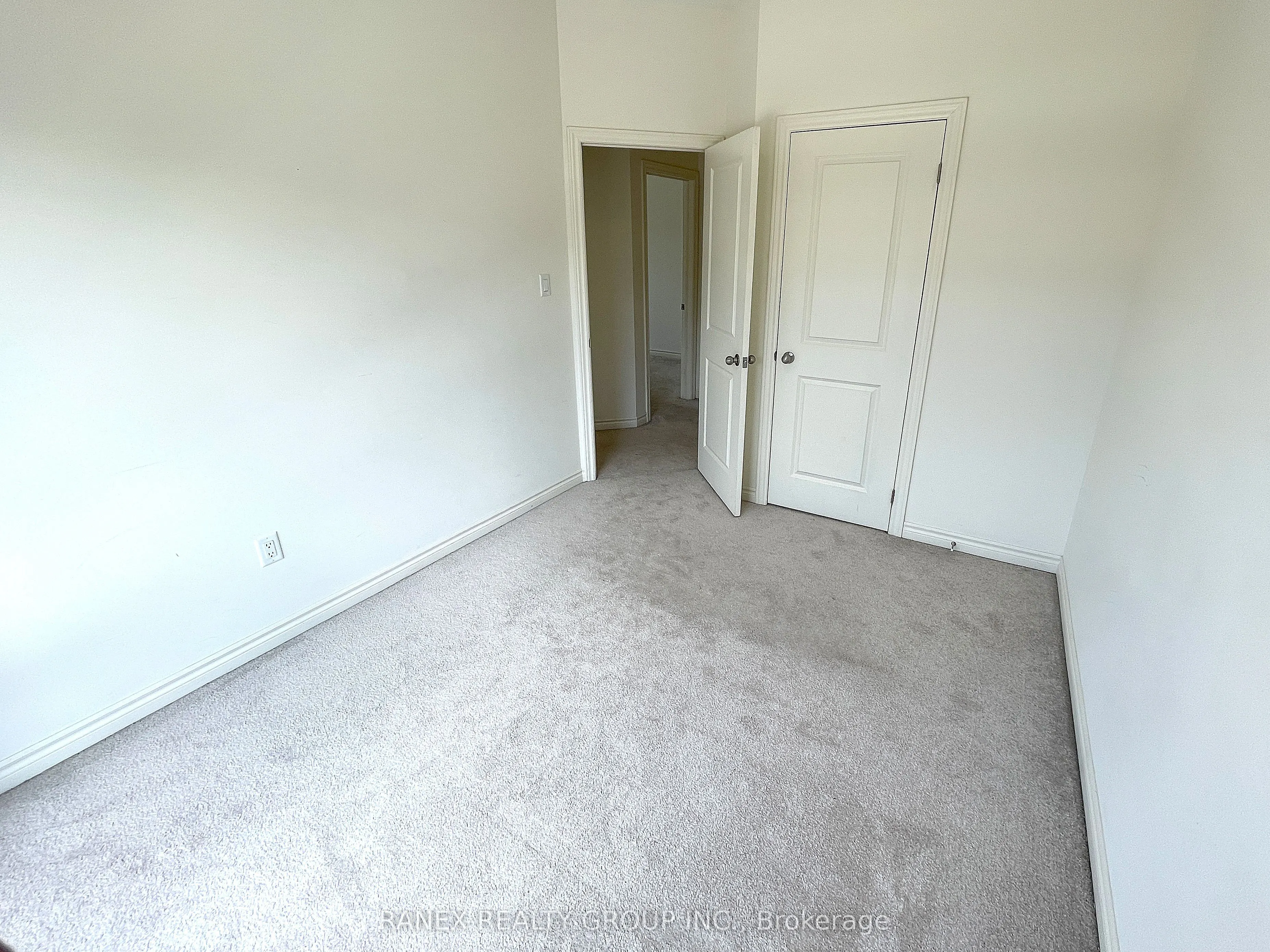 33 Arrowview Drive N, #Upper Level (2nd & 3rd )