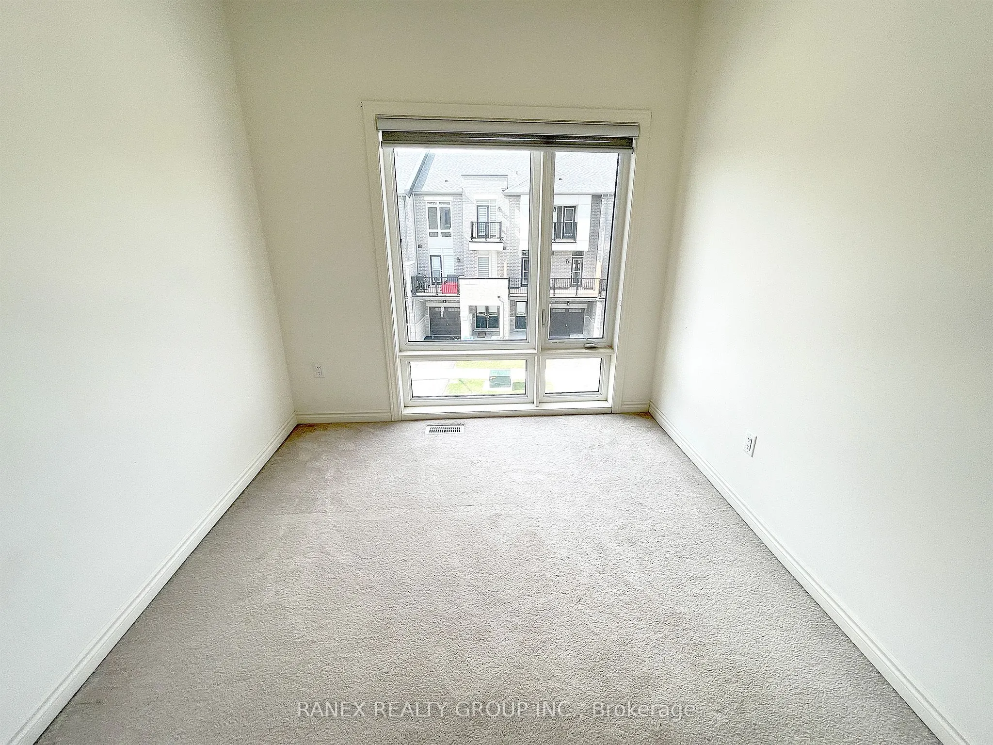 33 Arrowview Drive N, #Upper Level (2nd & 3rd )
