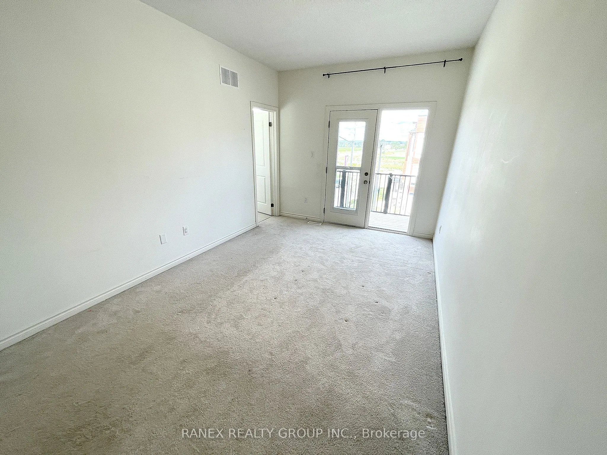 33 Arrowview Drive N, #Upper Level (2nd & 3rd )
