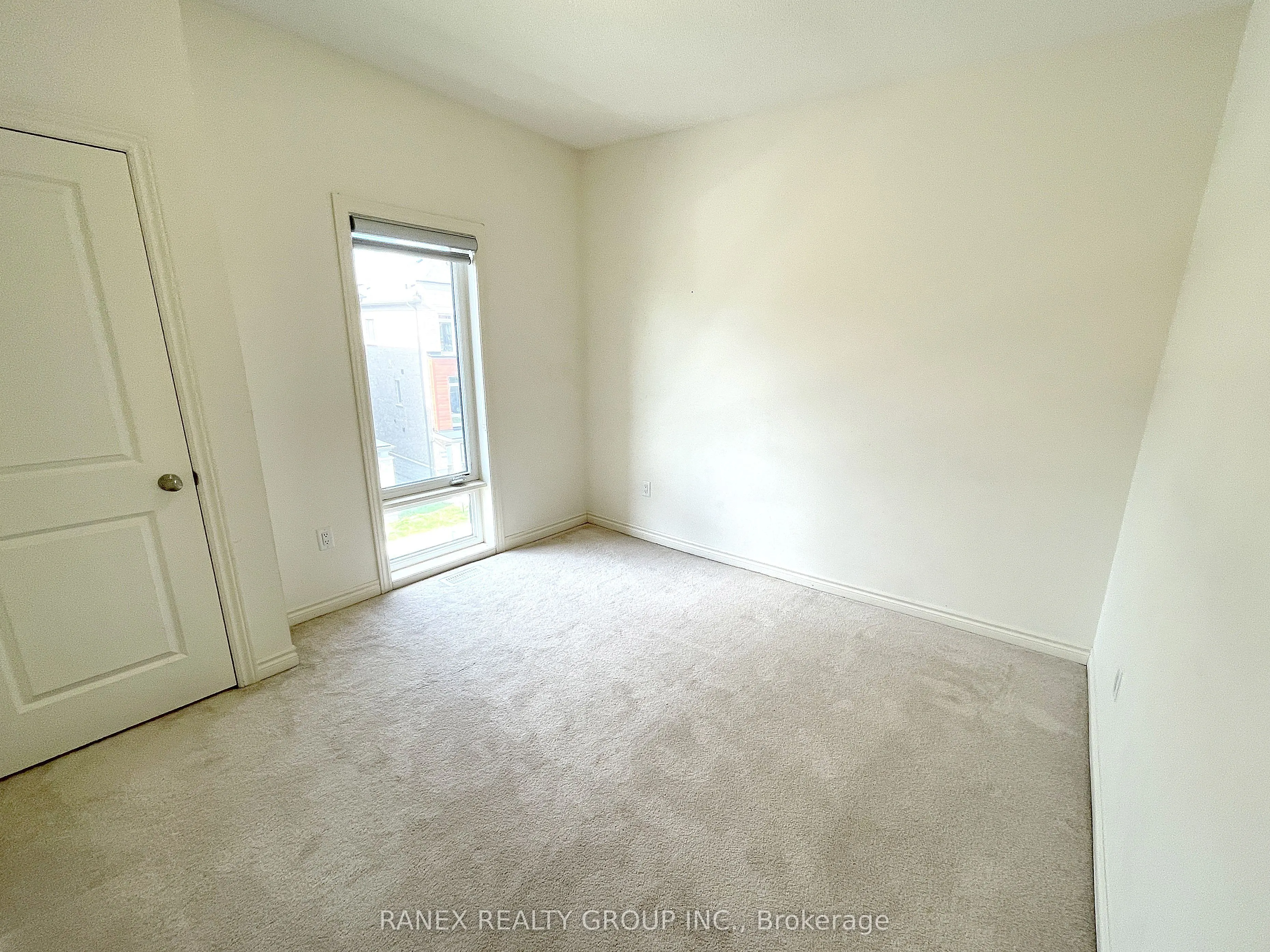 33 Arrowview Drive N, #Upper Level (2nd & 3rd )
