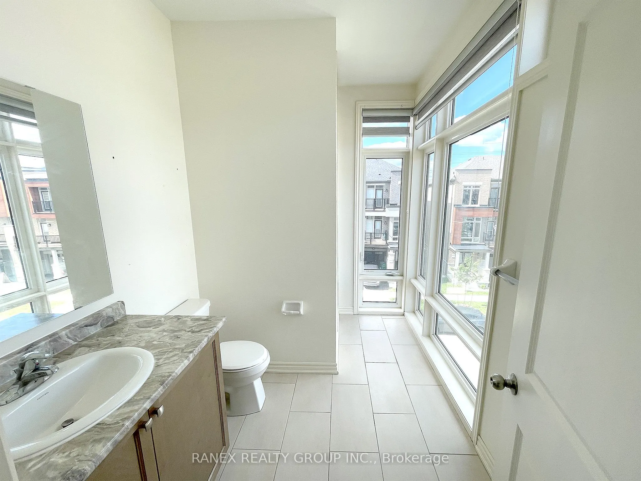 33 Arrowview Drive N, #Upper Level (2nd & 3rd )