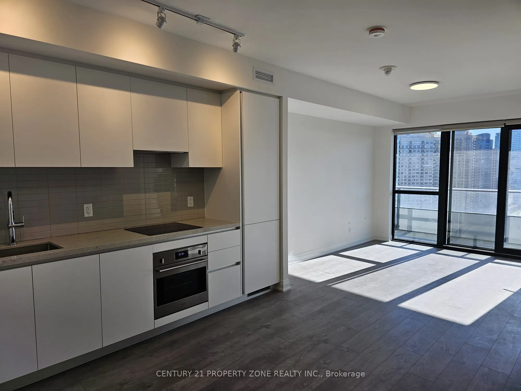 4015 The Exchange W, #2106