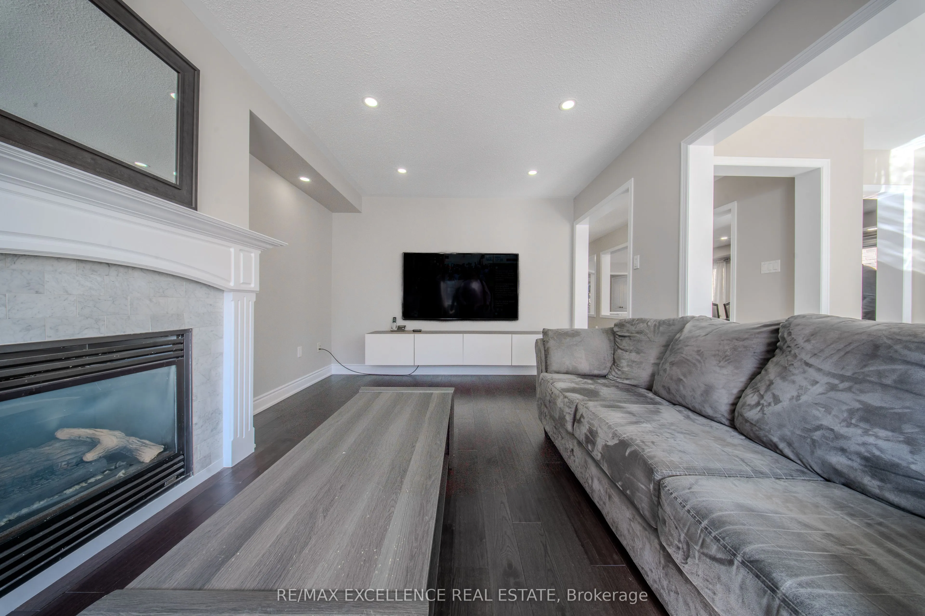 111 River Rock Crescent