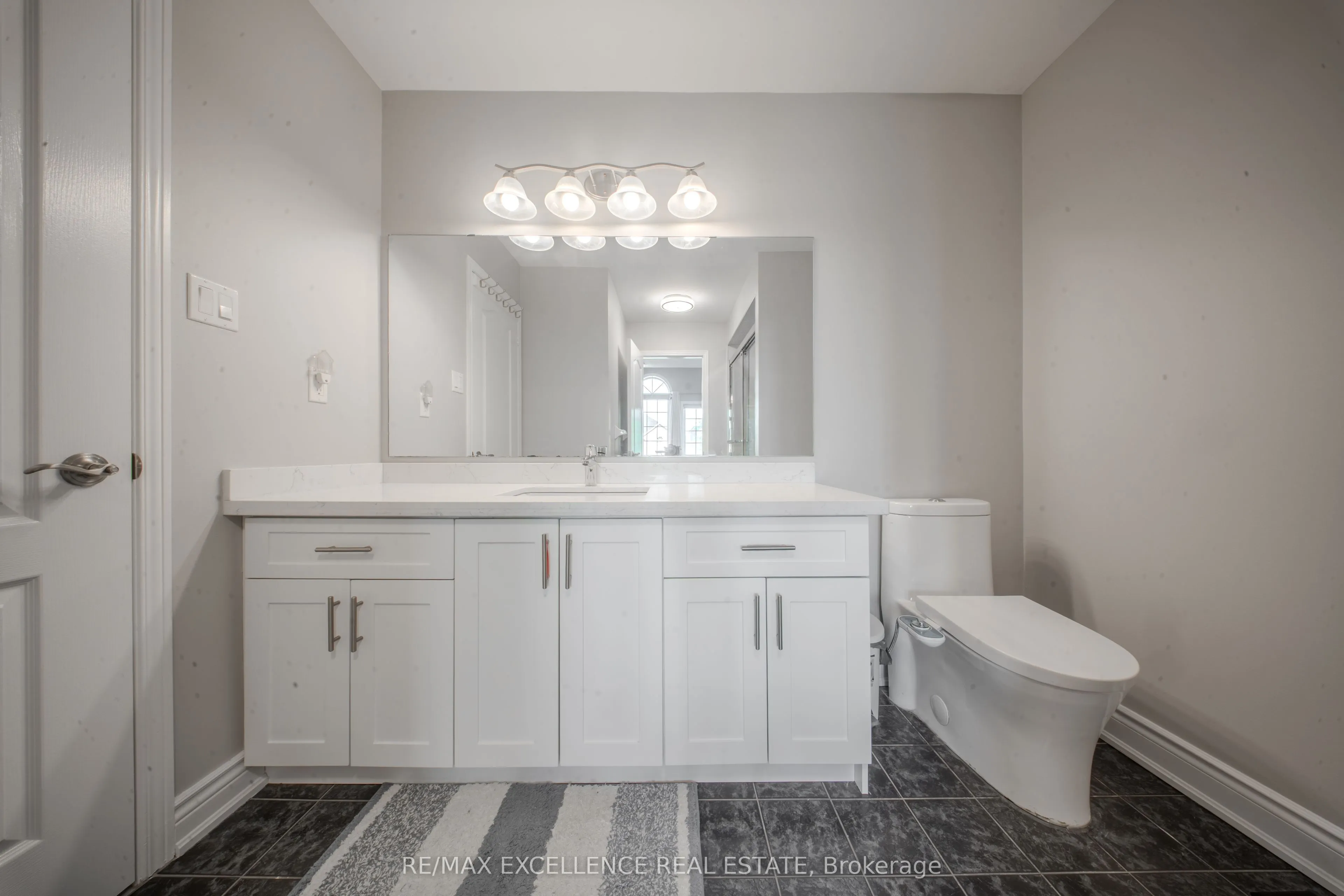 111 River Rock Crescent