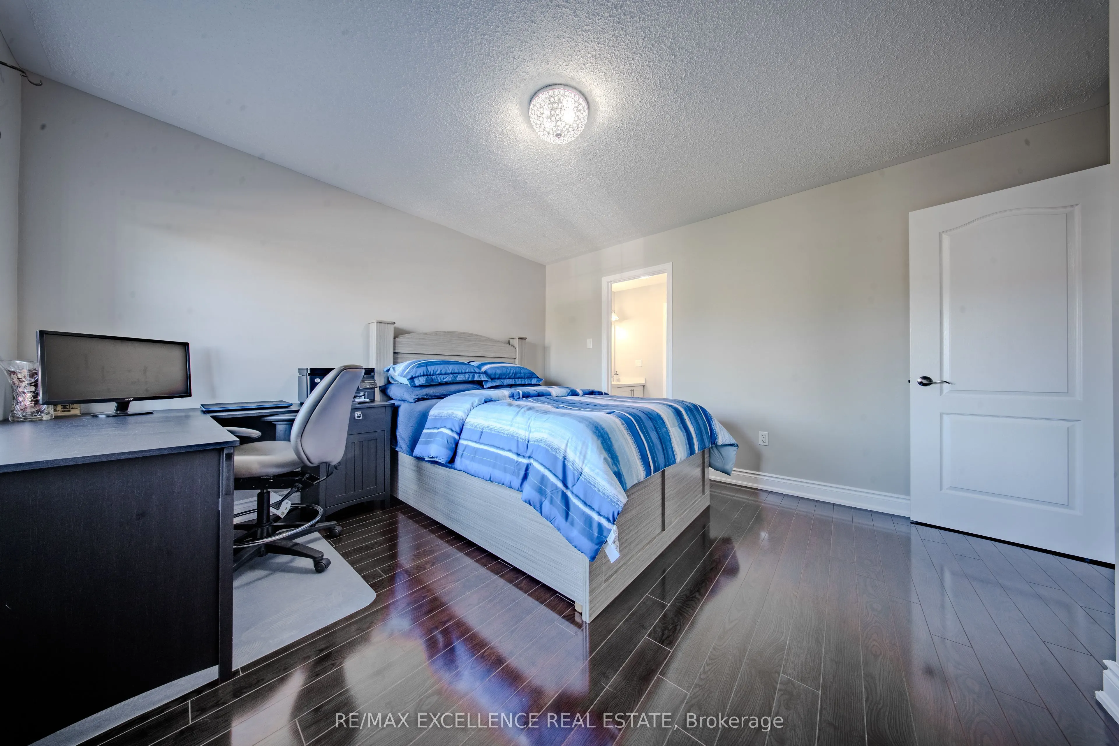 111 River Rock Crescent