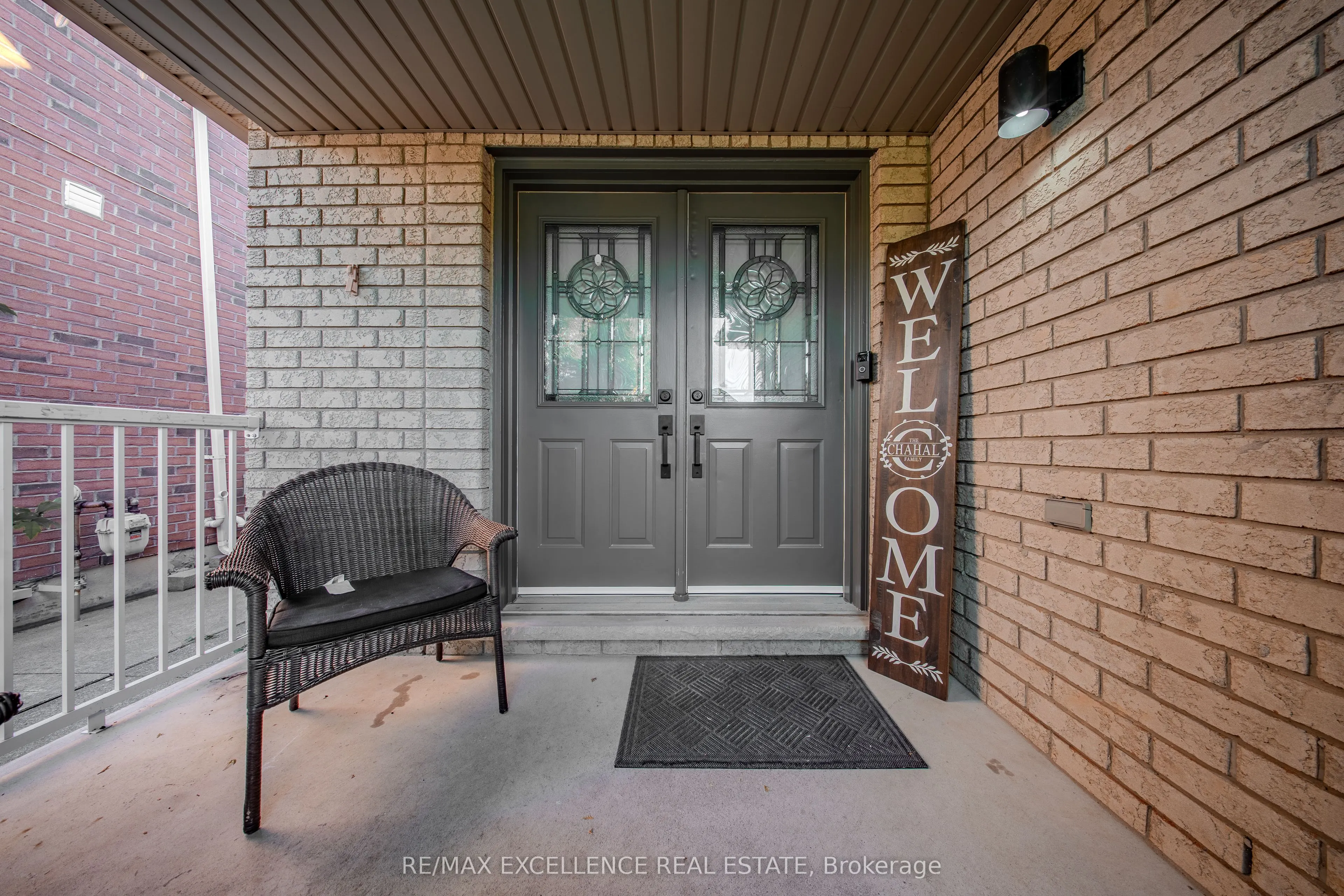 111 River Rock Crescent