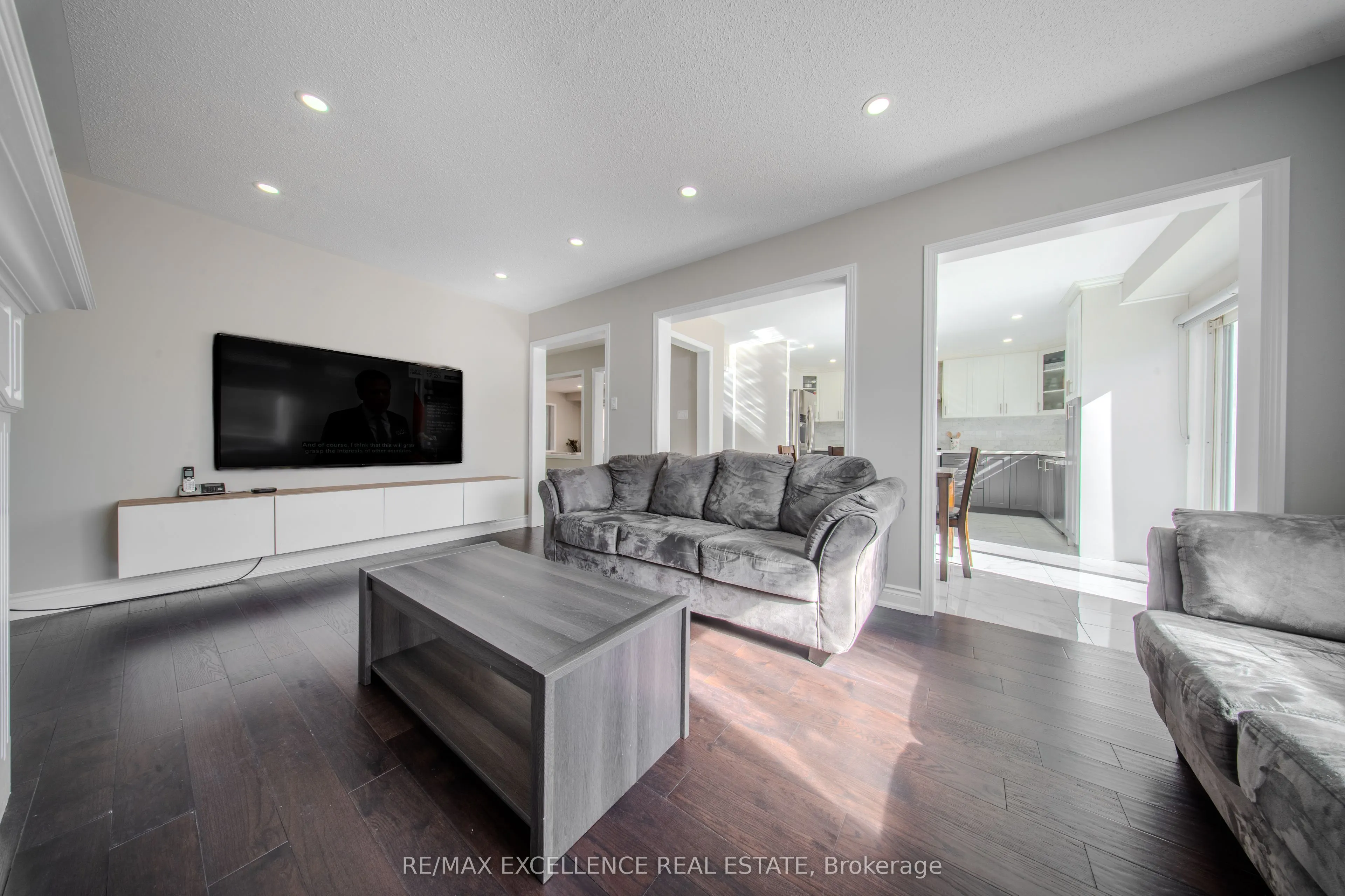 111 River Rock Crescent