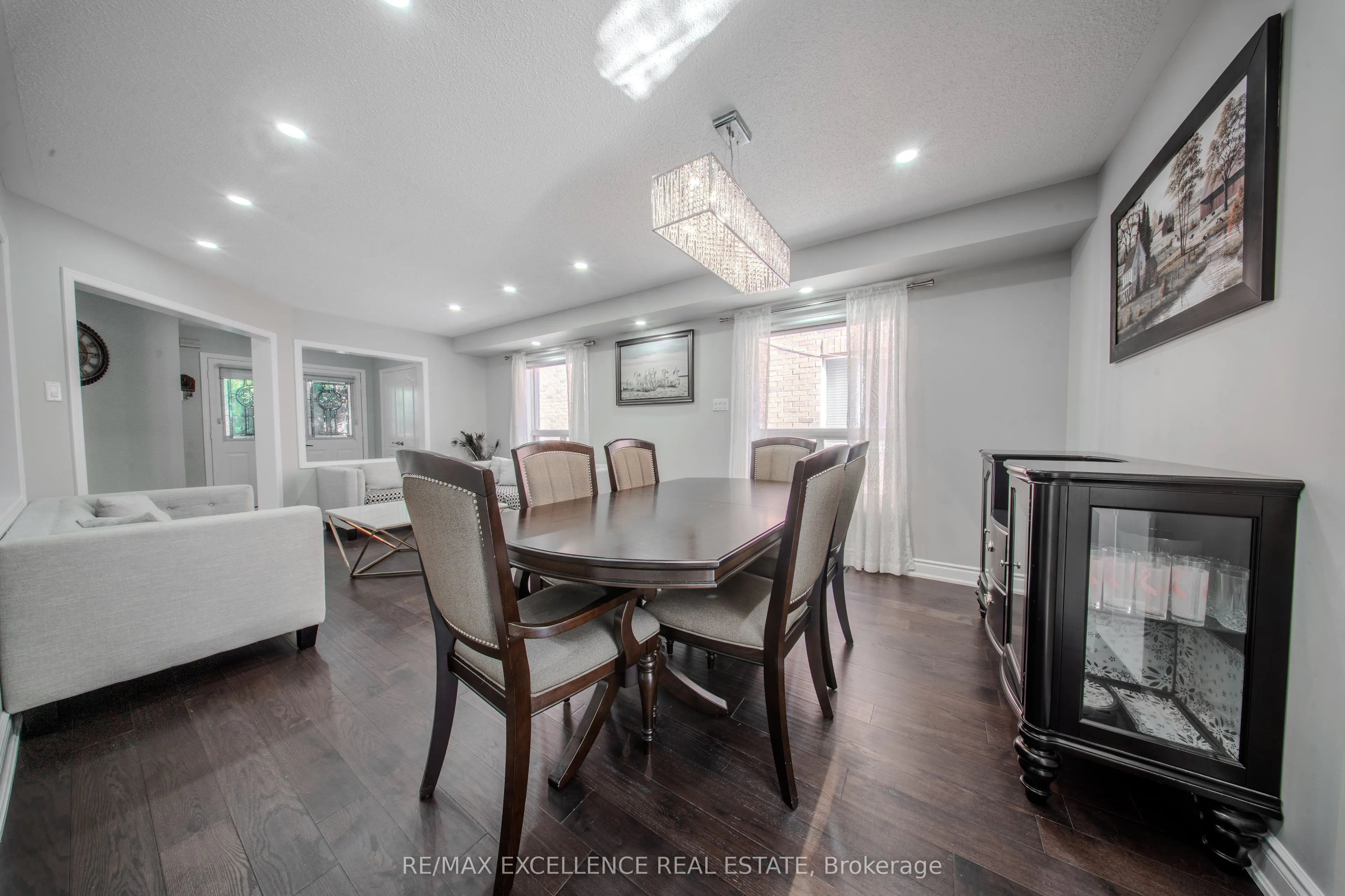 111 River Rock Crescent