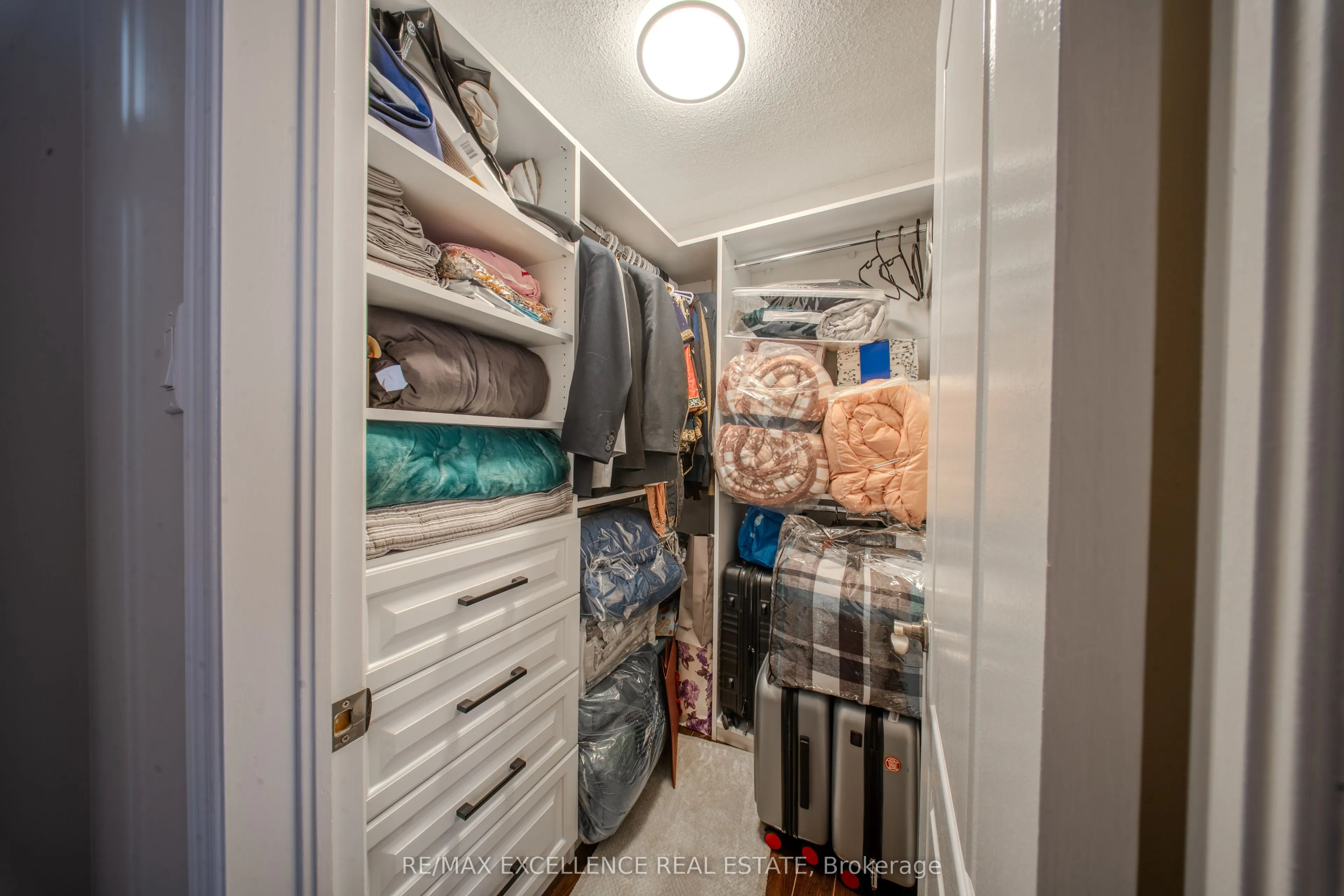 111 River Rock Crescent