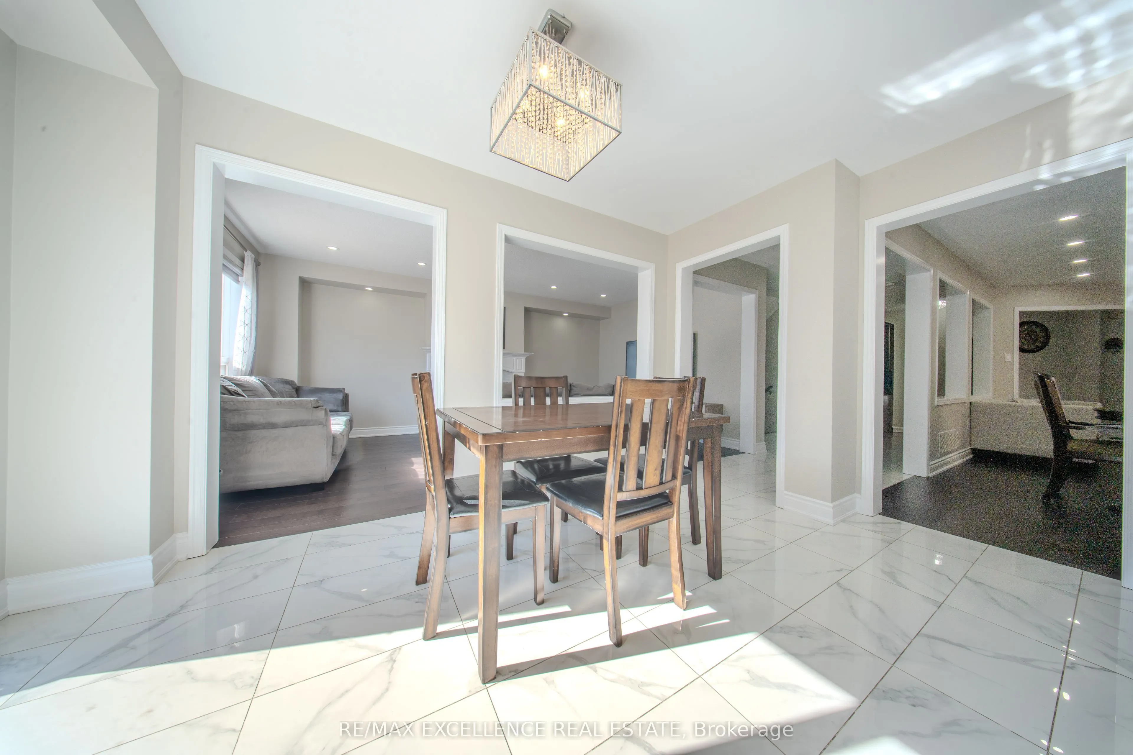 111 River Rock Crescent